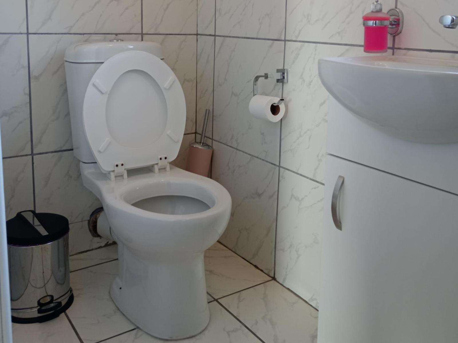Executive Suite - Photo 18