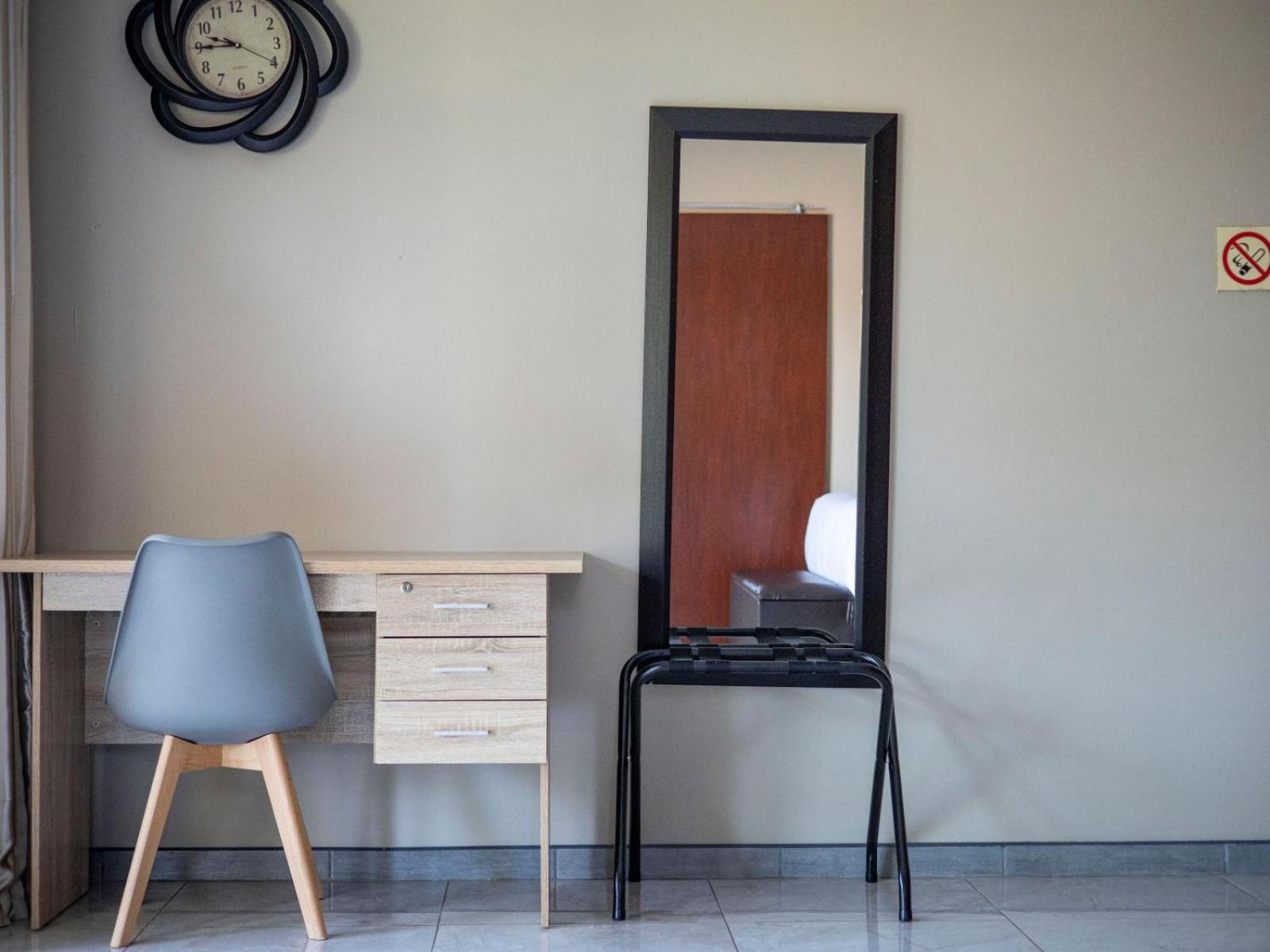 Executive Suite - Photo 17