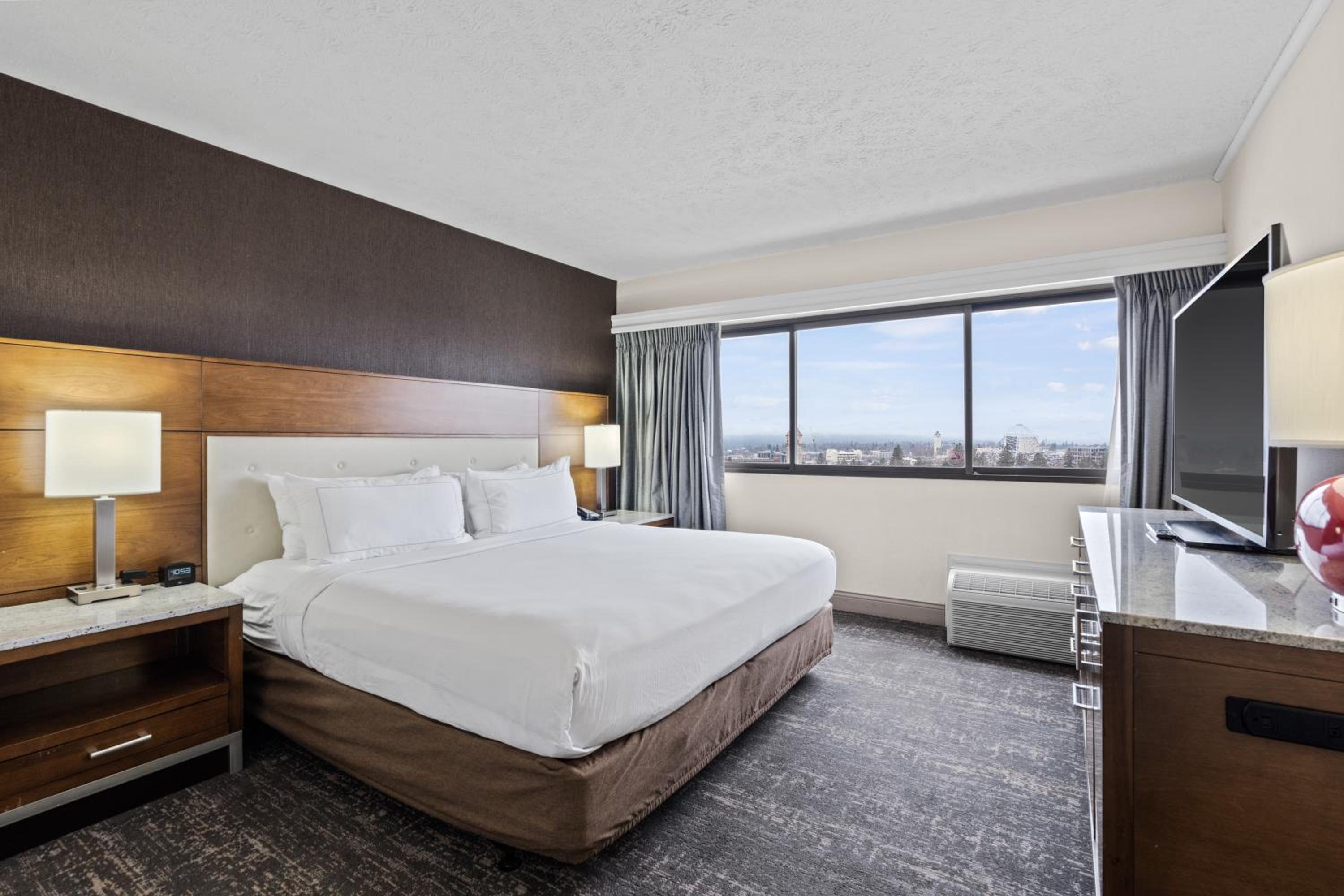Standard King Room - Photo 8