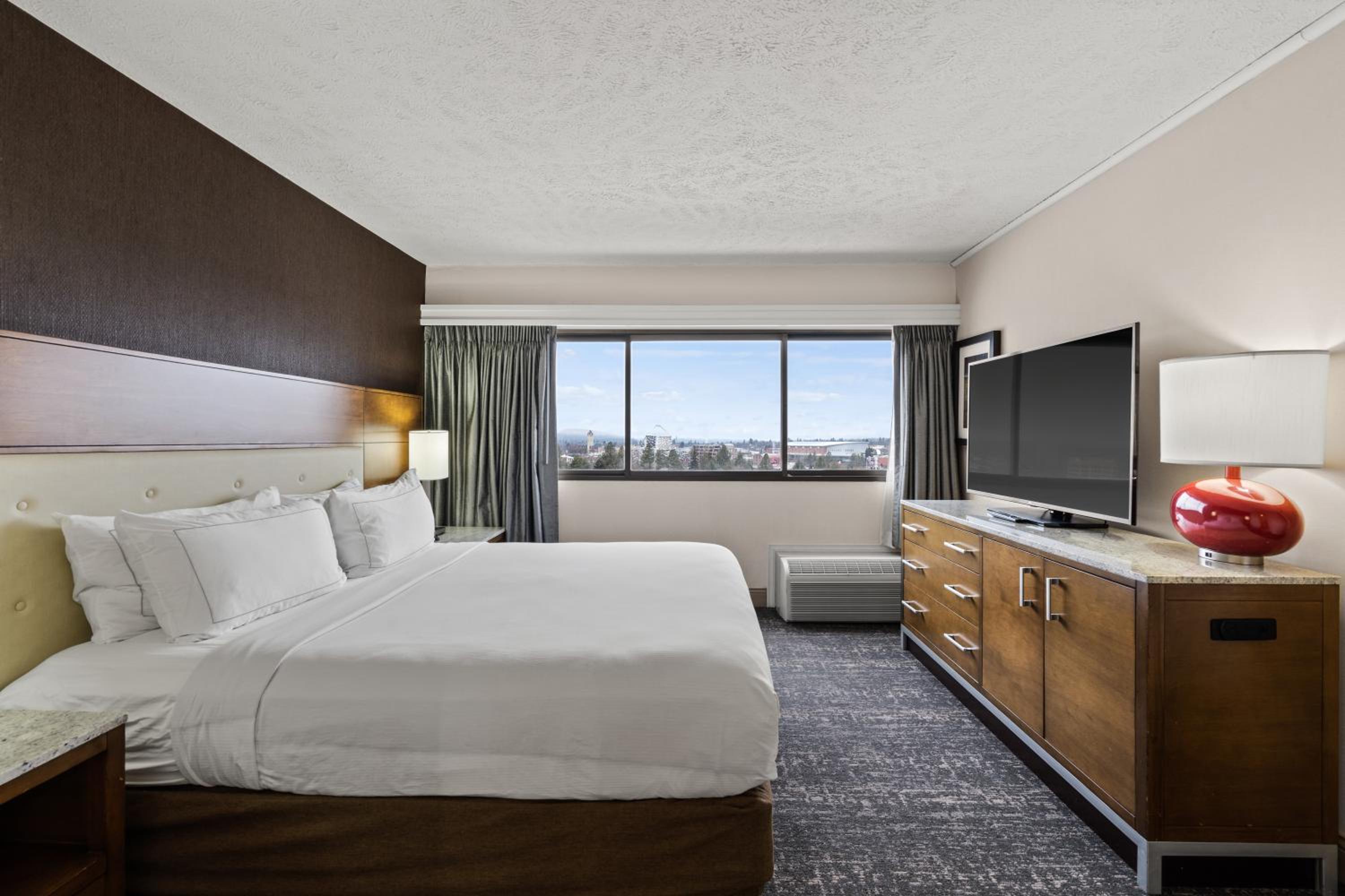 Standard King Room - Photo 7