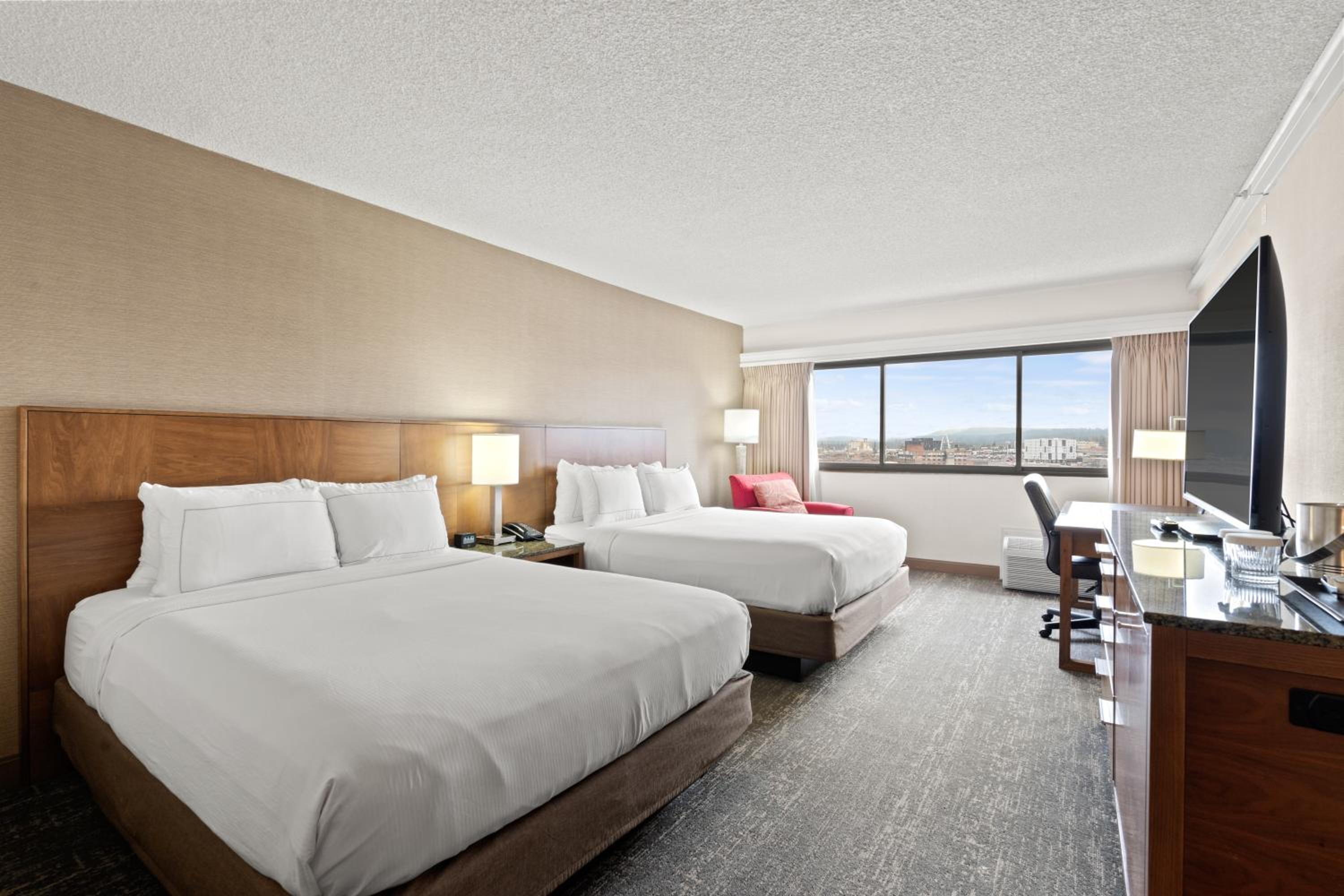 Standard Queen Room with Two Queen Beds - Photo 2