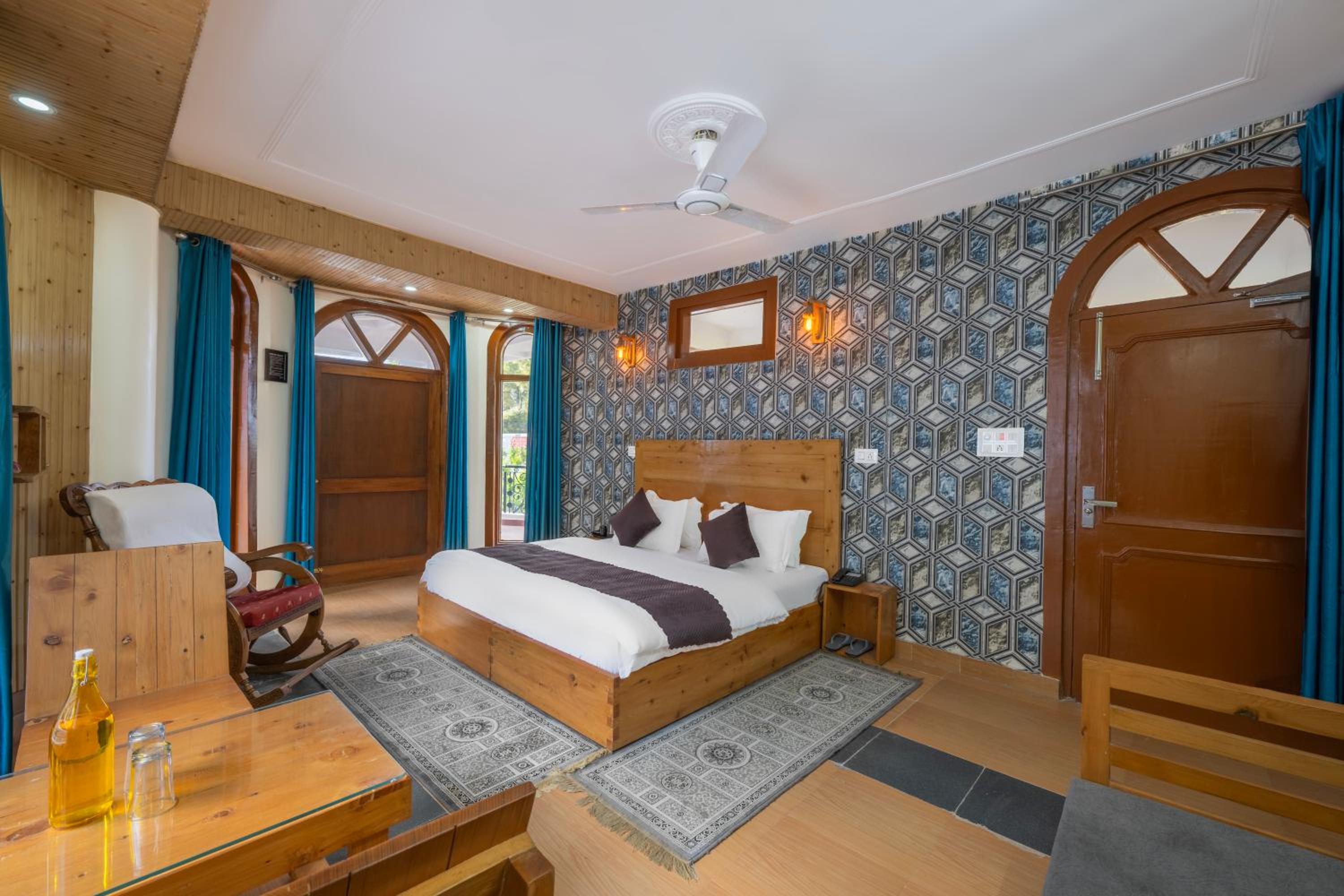 Deluxe Double Room with Balcony photo 1