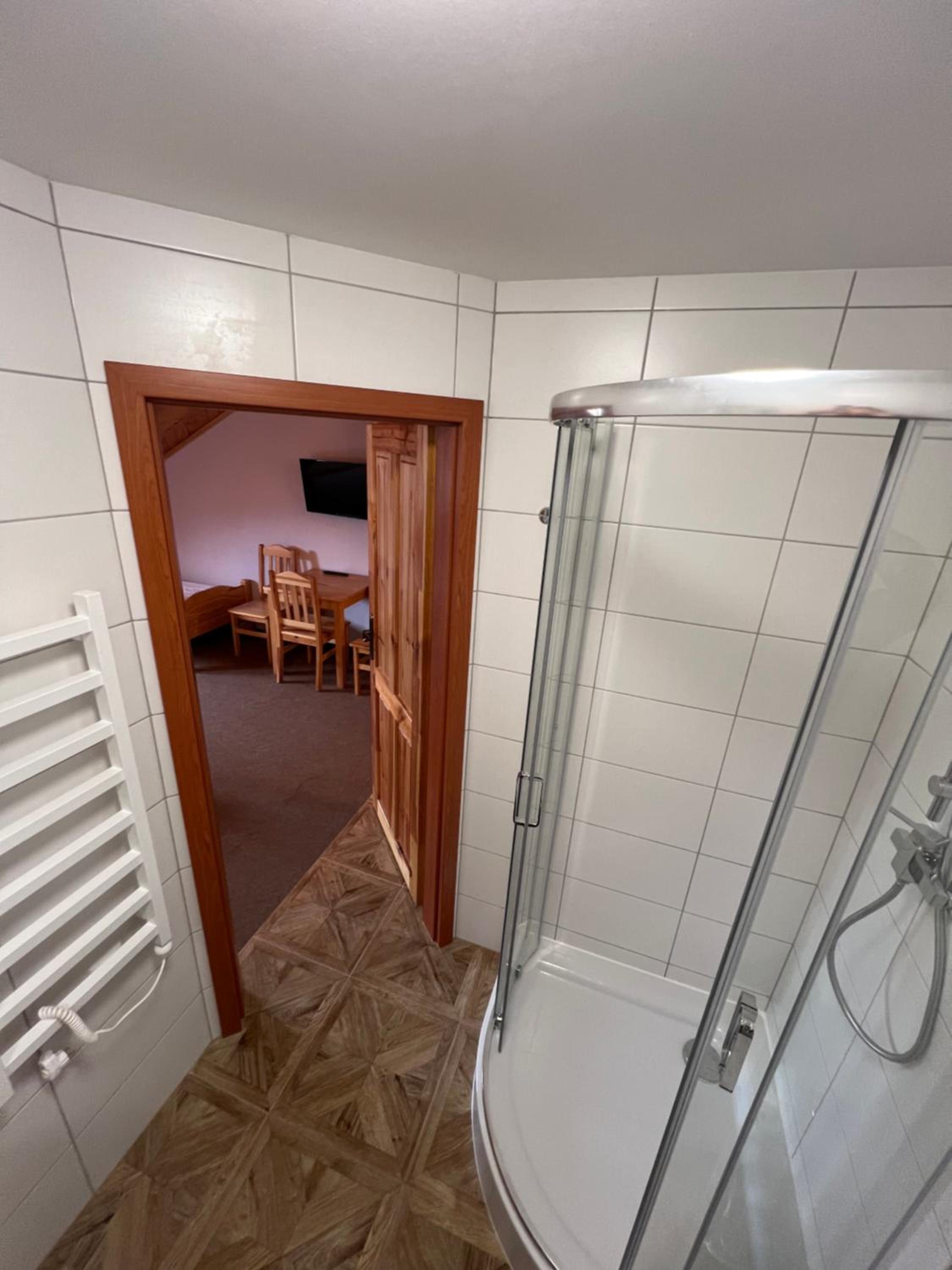 Economy Triple Room - Photo 9