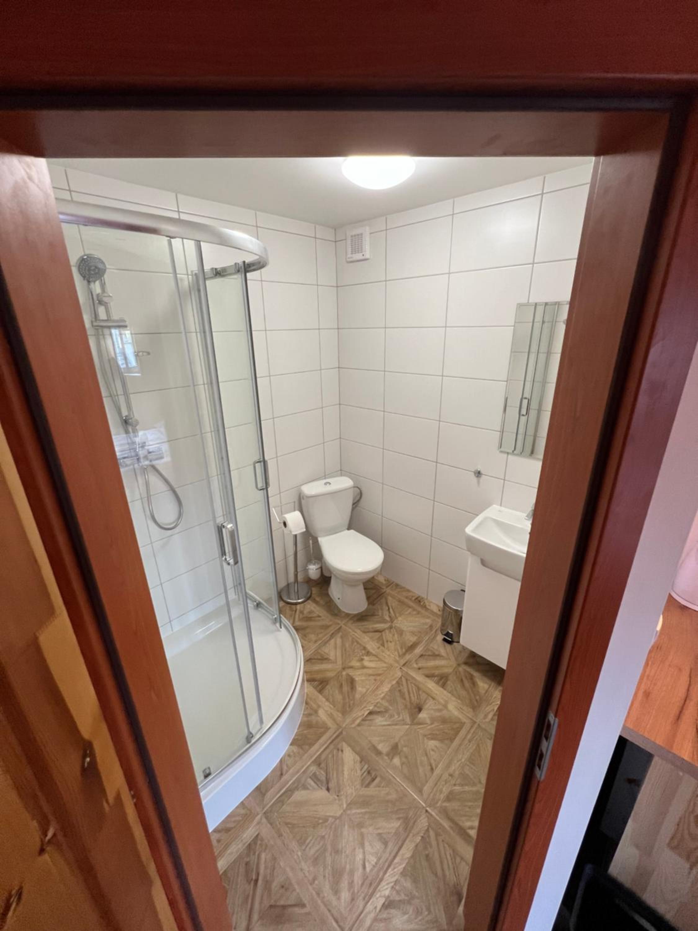 Economy Triple Room - Photo 8