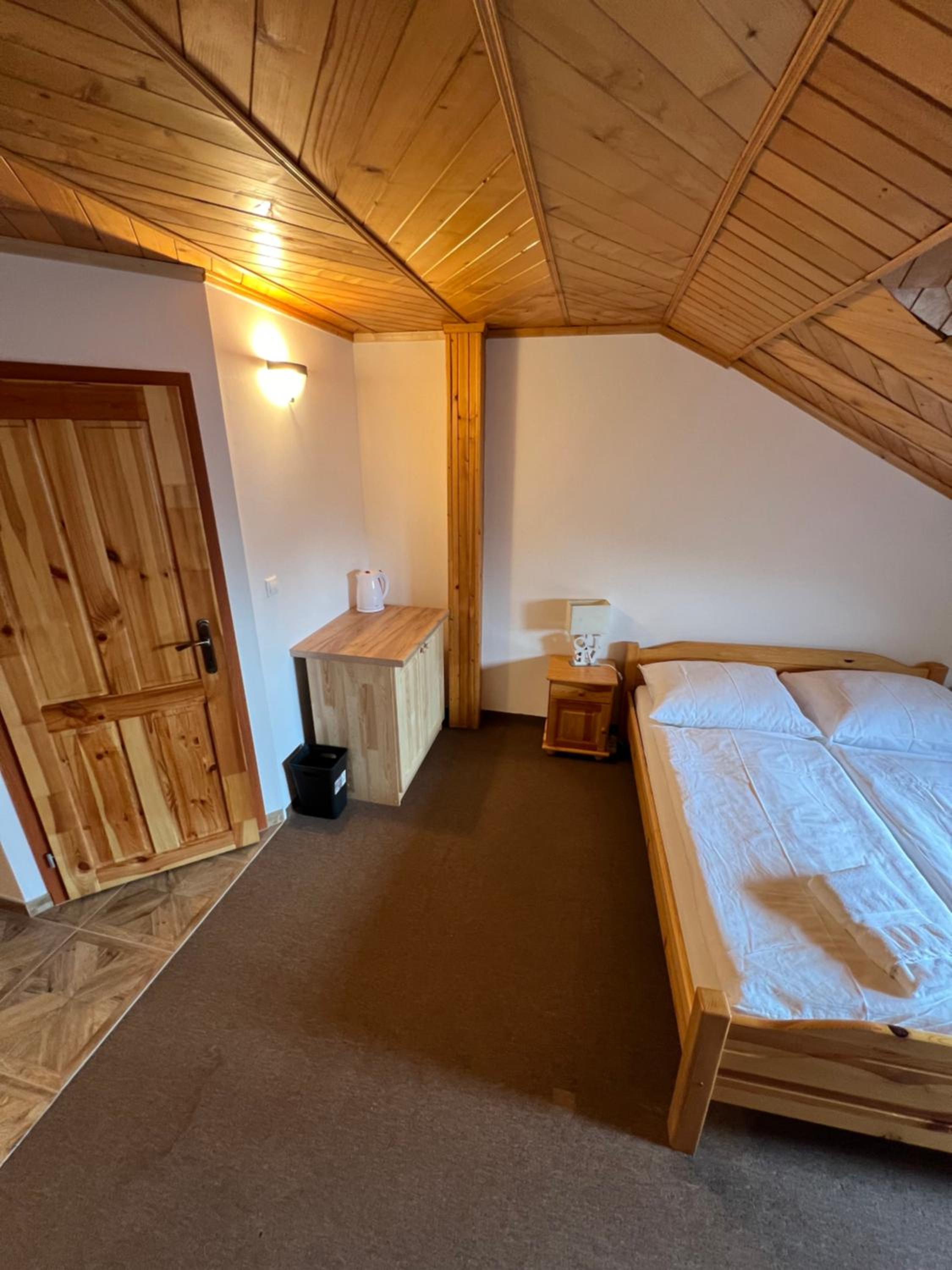 Economy Triple Room - Photo 7