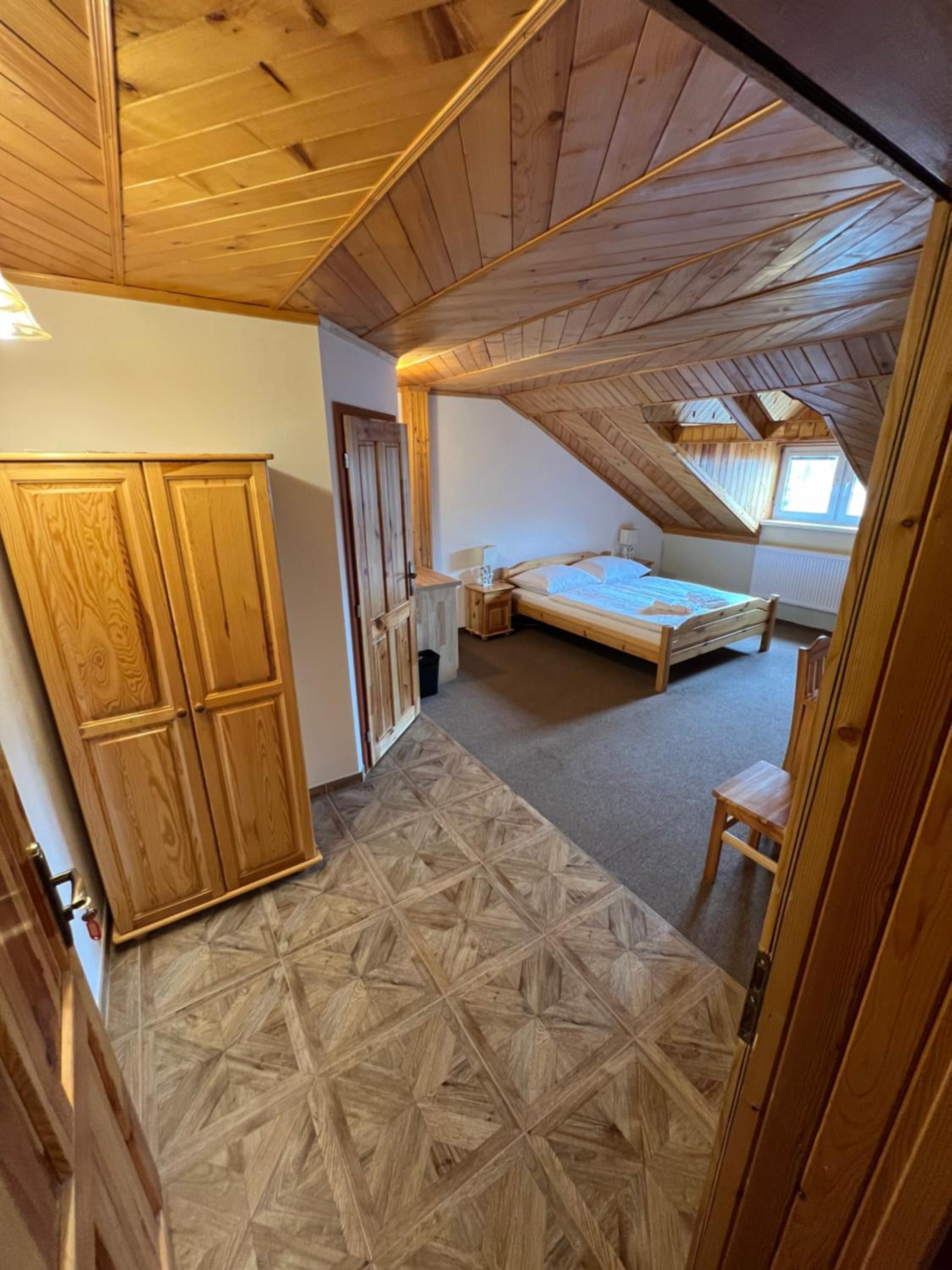 Economy Triple Room - Photo 13