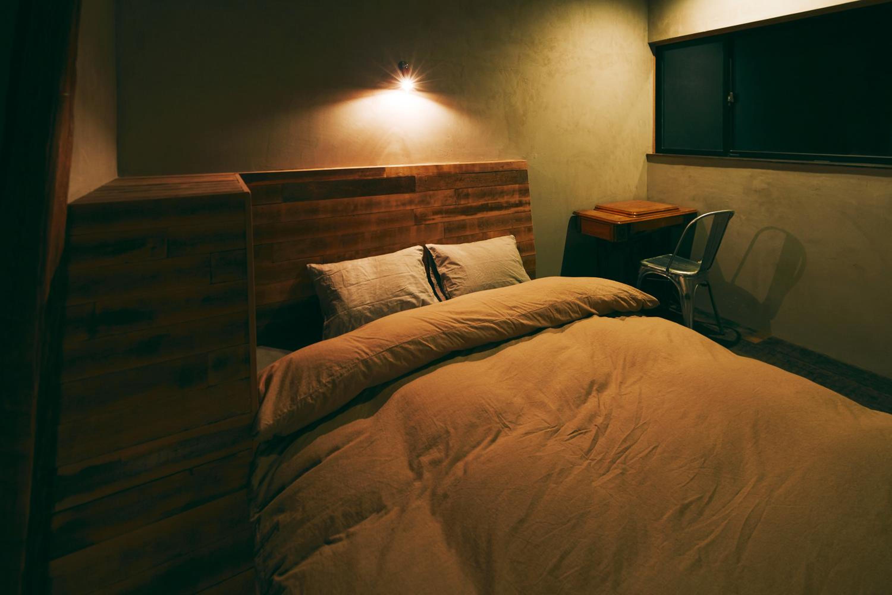 Queen Room photo 2