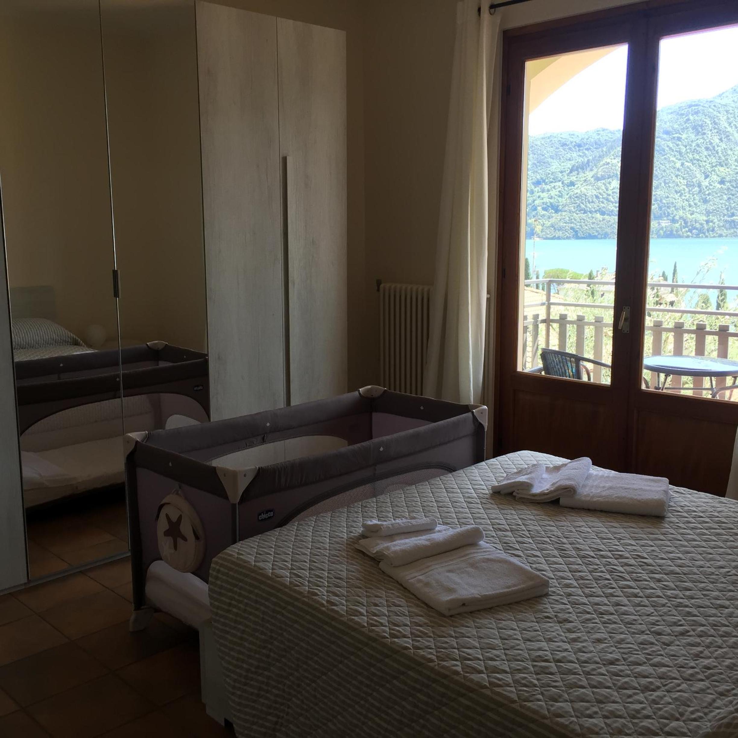 Three-Bedroom Apartment with Lake View photo 2