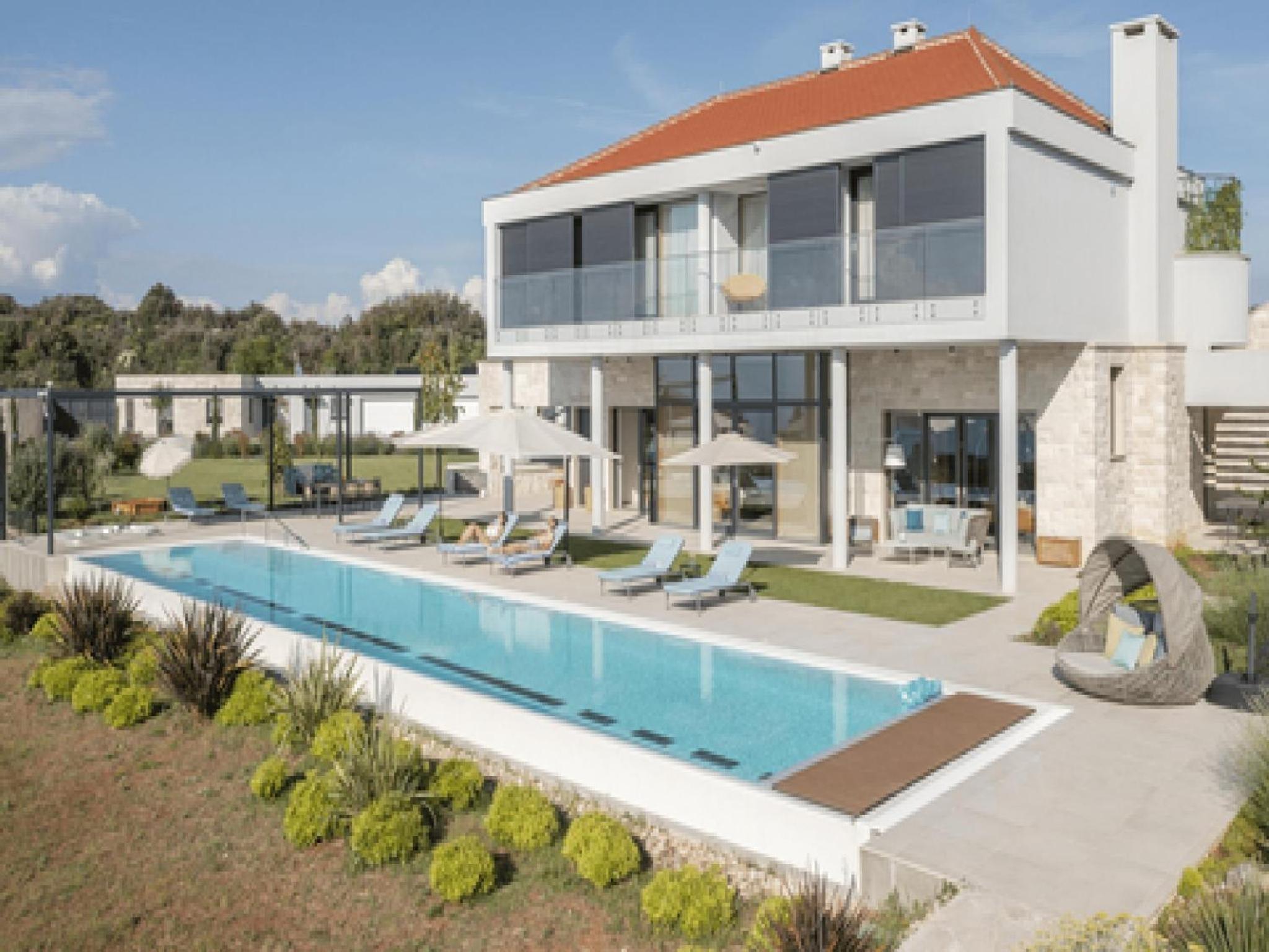 Six-Bedroom Villa  photo 2