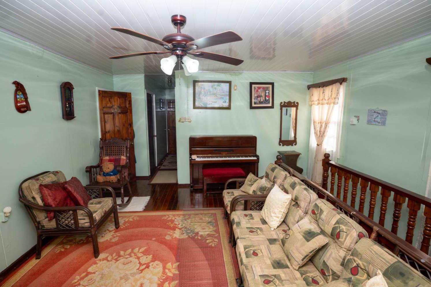 Three-Bedroom House photo 3