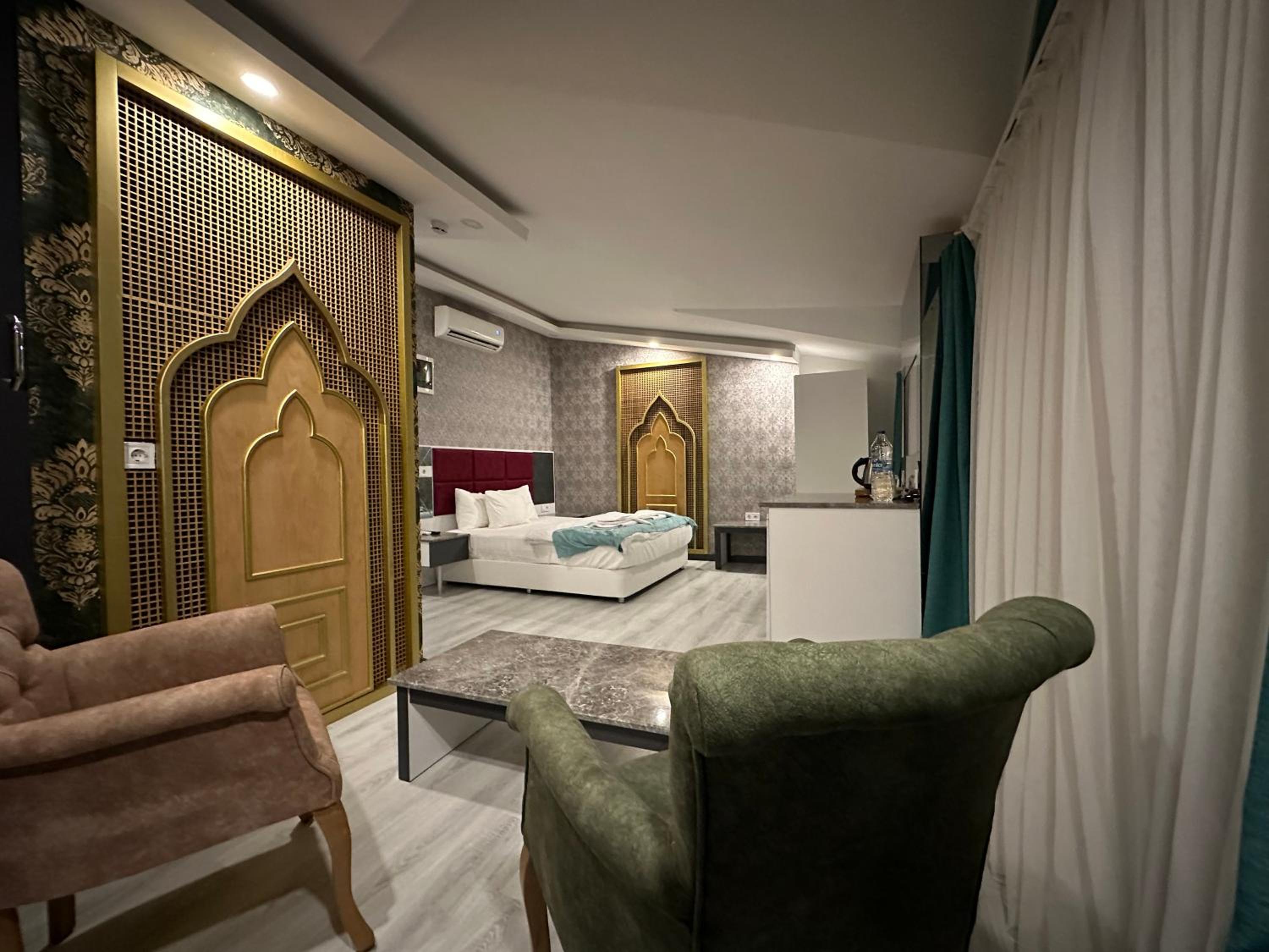 Deluxe Double Room with Balcony - Photo 3