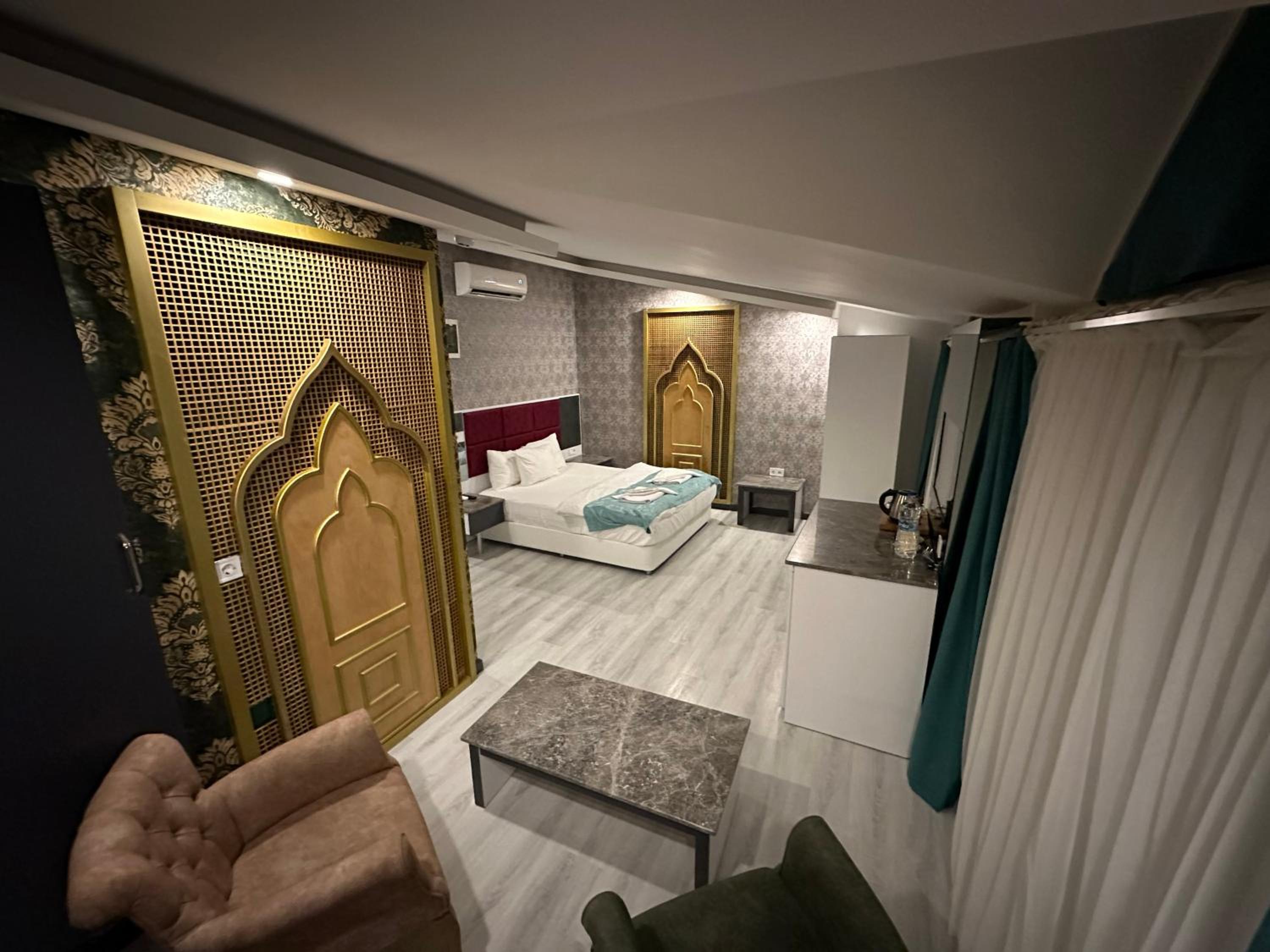 Deluxe Double Room with Balcony - Photo 2
