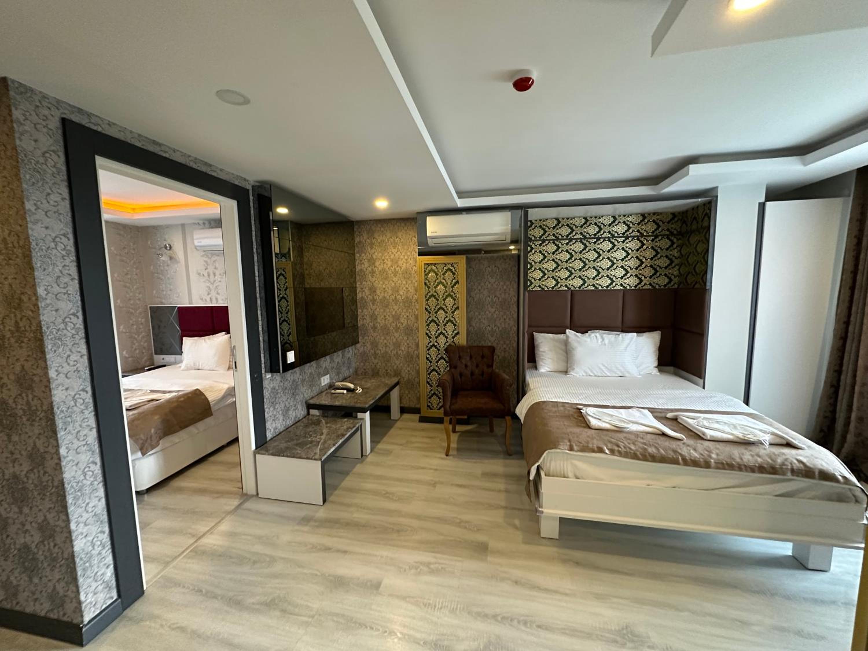 Deluxe Suite - Photo 1