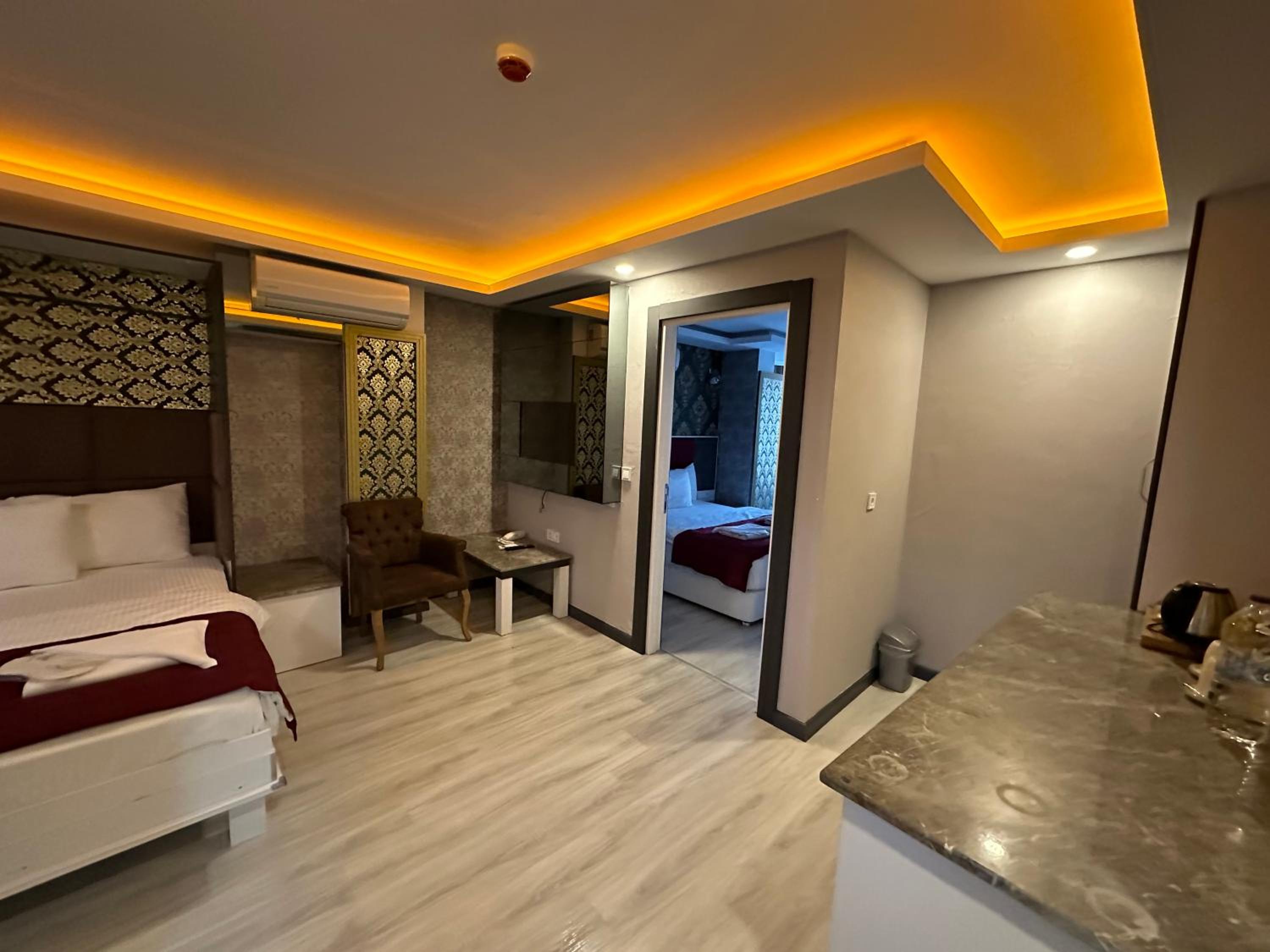 Deluxe Suite - Photo 2