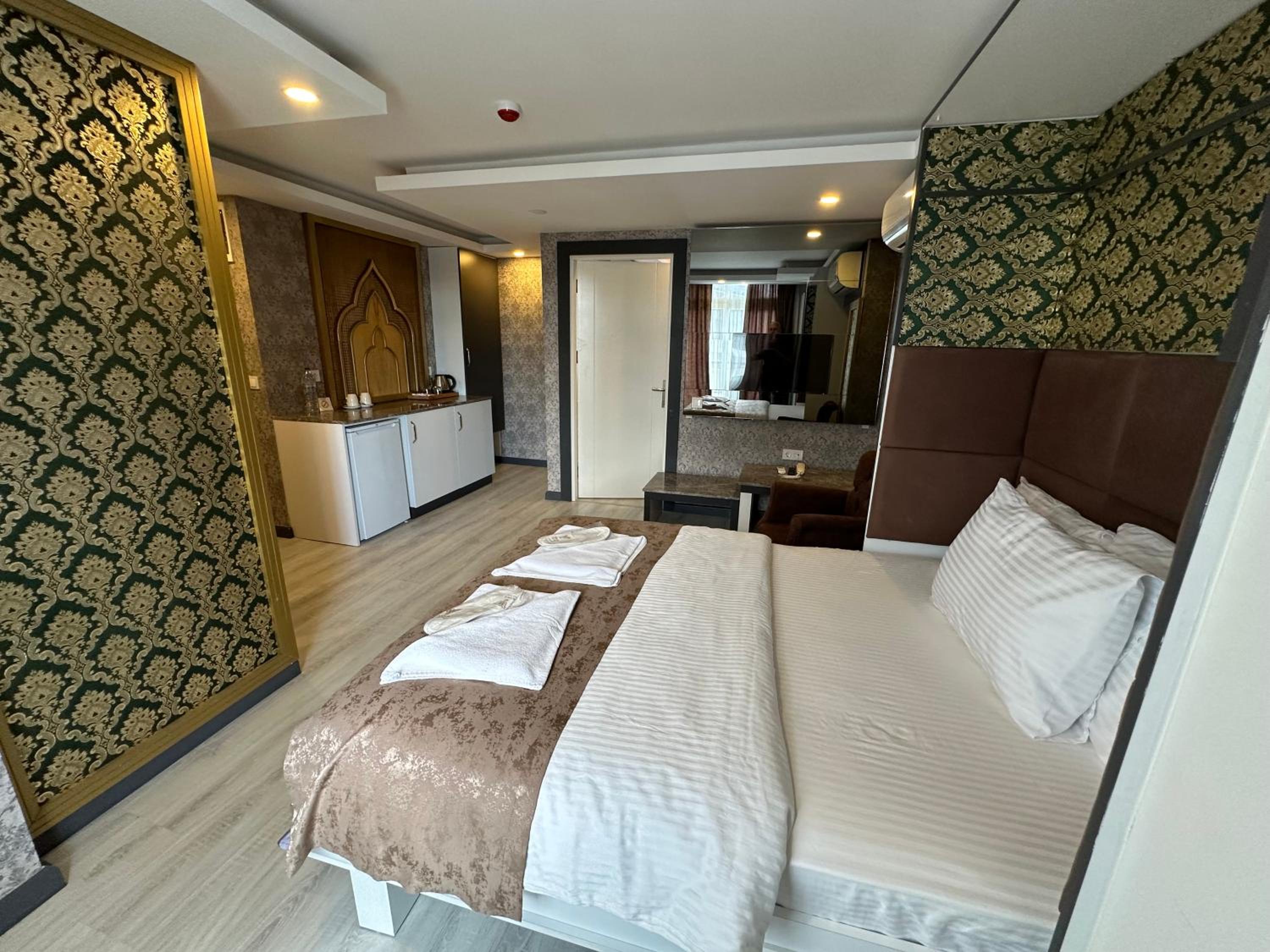 Deluxe Suite - Photo 3