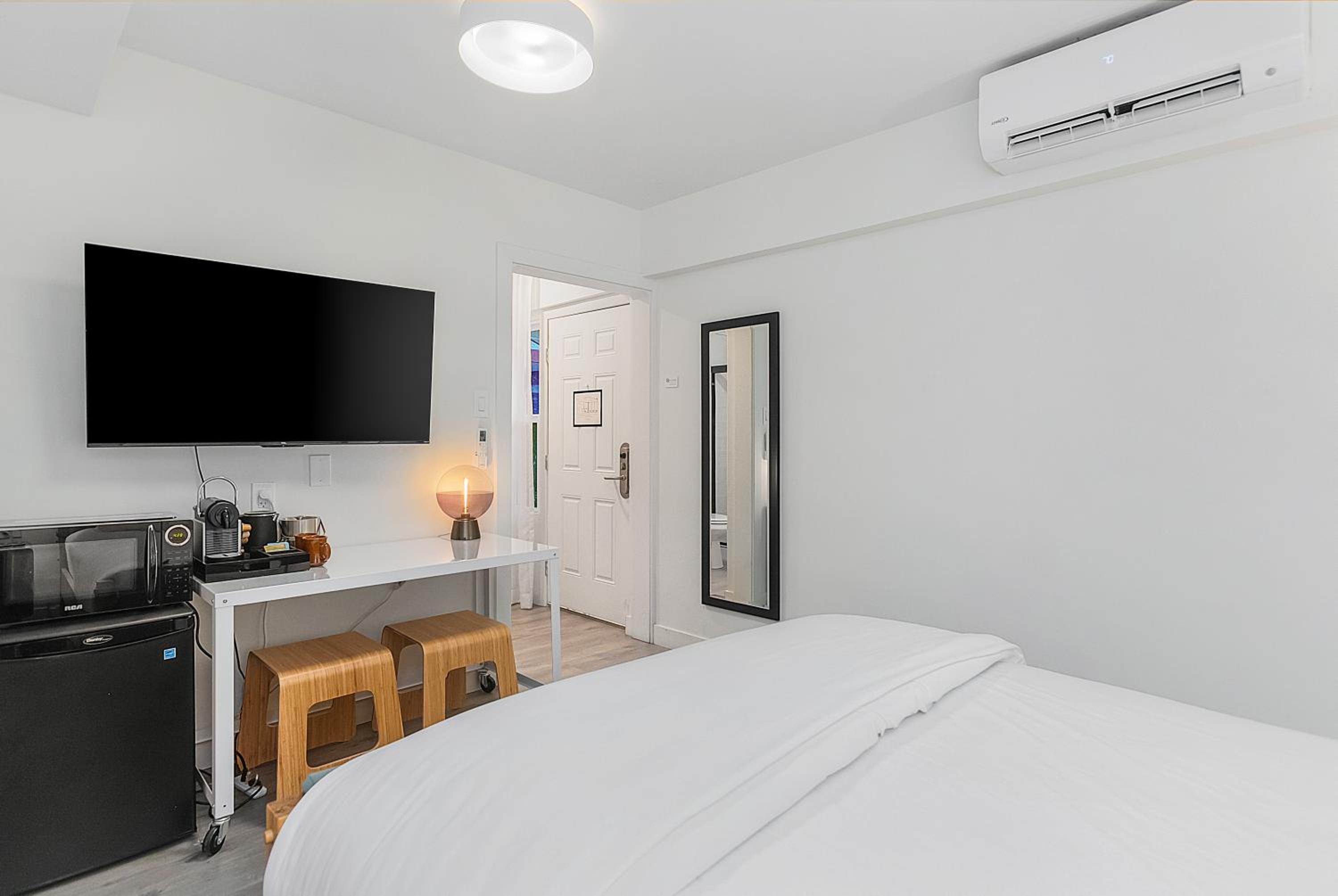 Queen Room - Photo 9