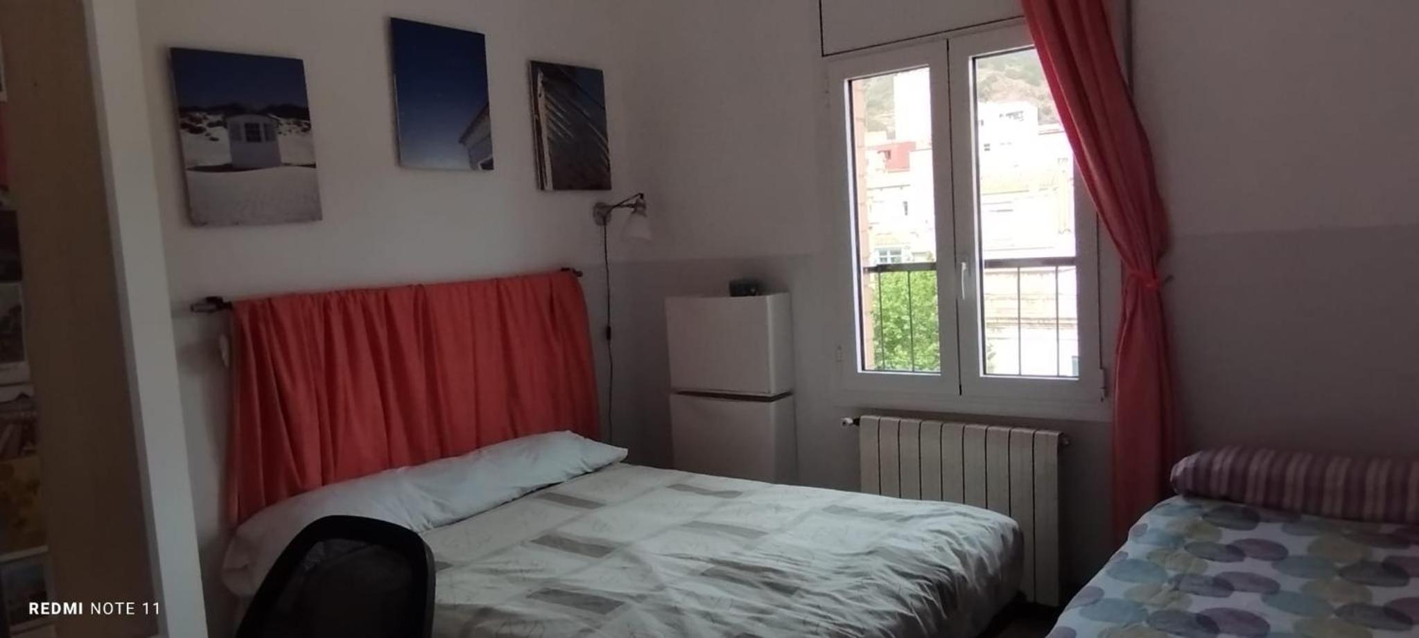 Basic Triple Room With Shared Bathroom photo 3