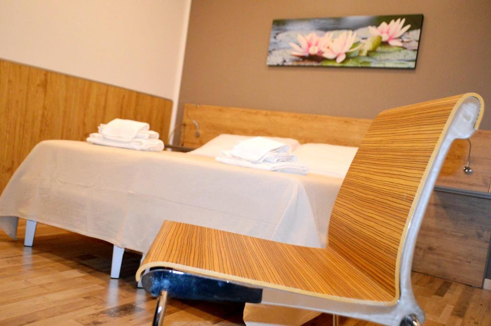 Small Twin Room - Photo 2