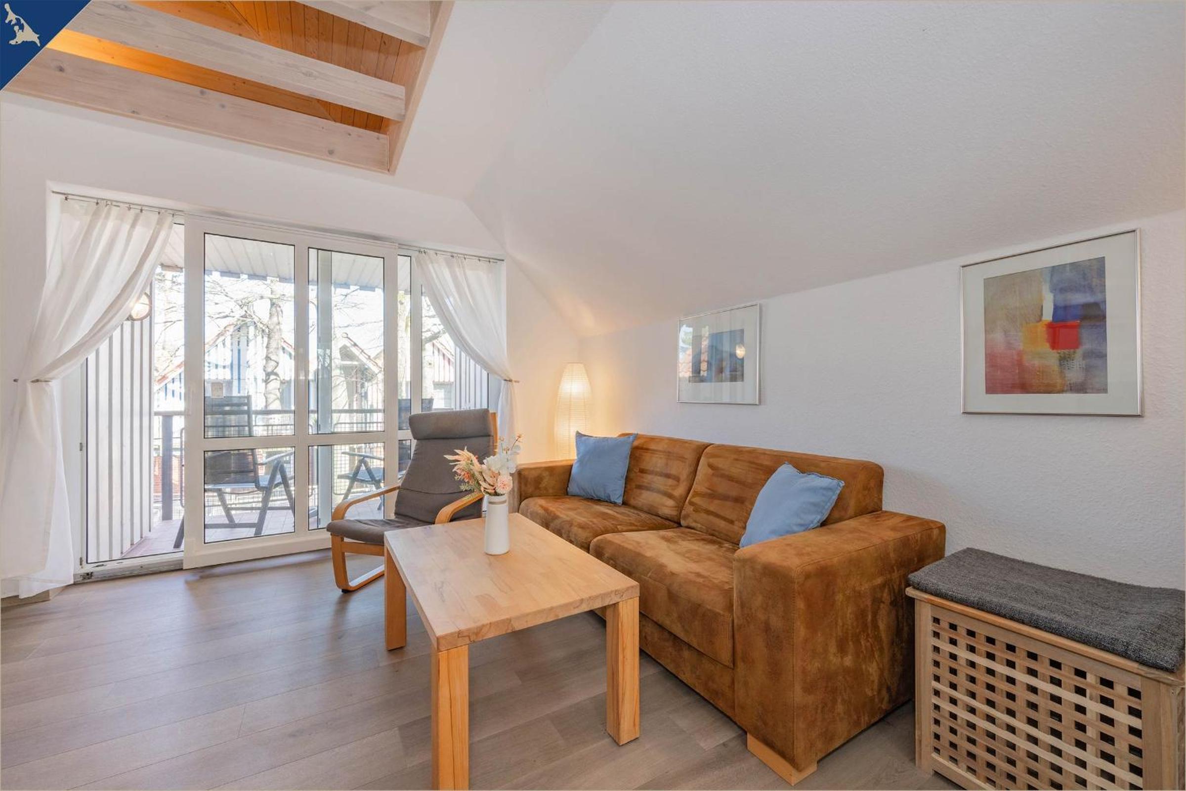 Apartment with Balcony photo 3