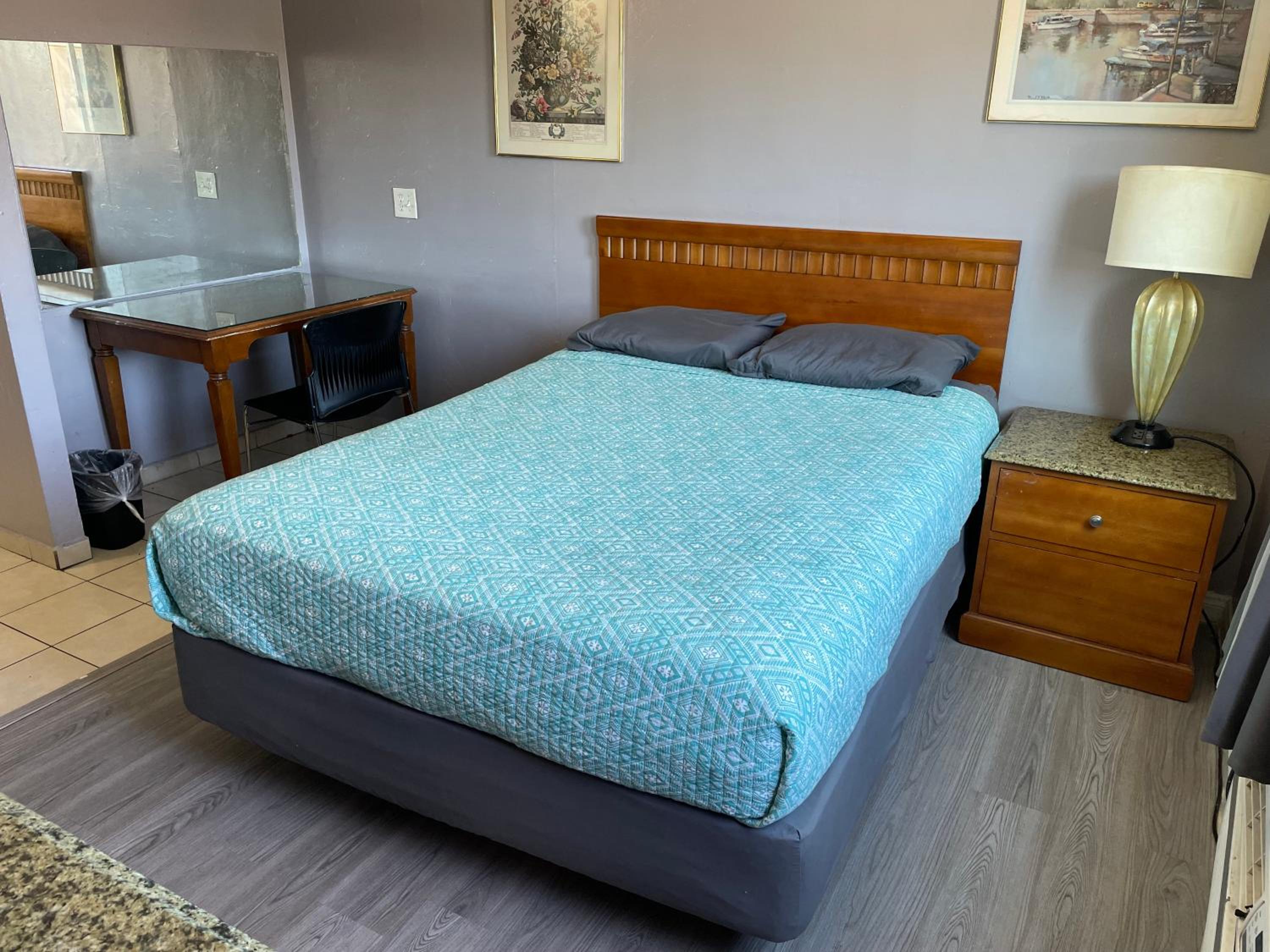 Standard Queen Room photo 2