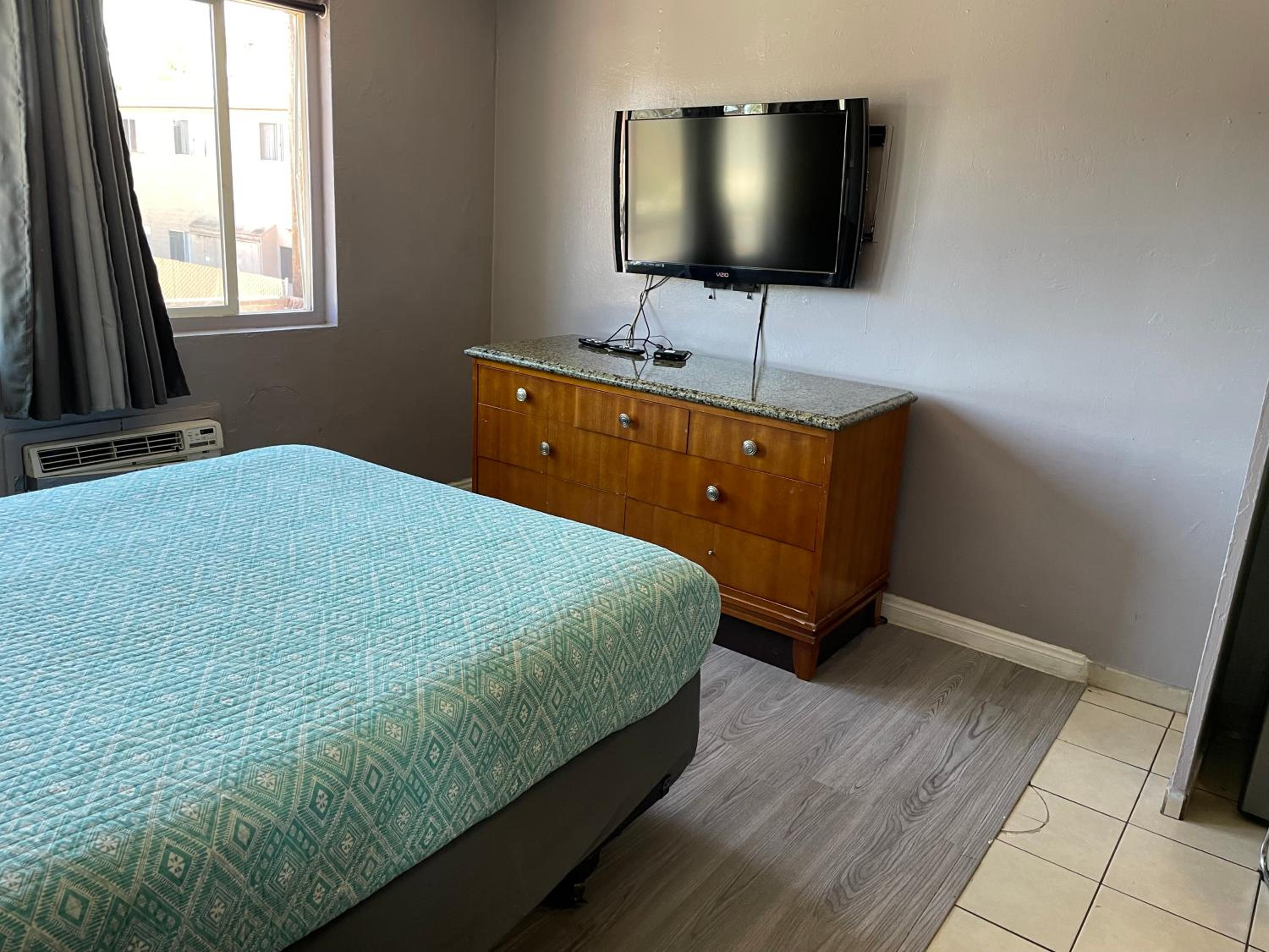 Standard Queen Room photo 1