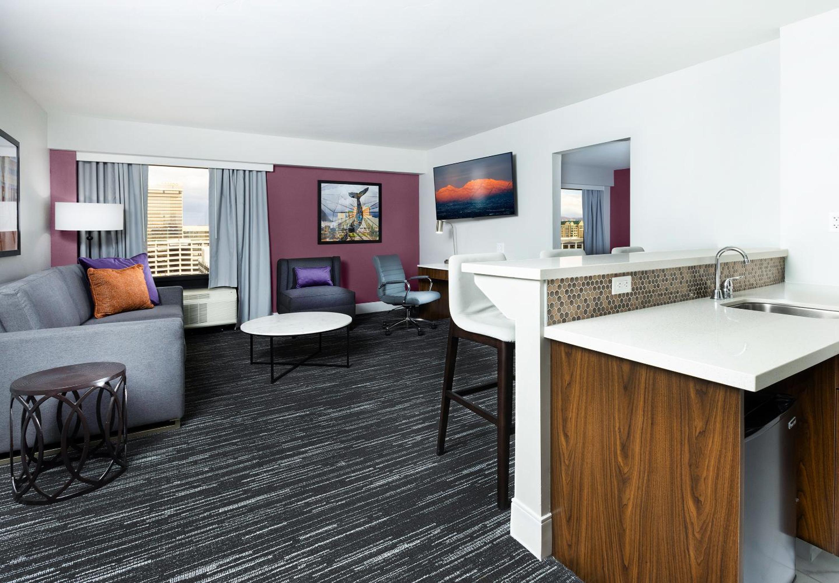 Deluxe Suite - Photo 1