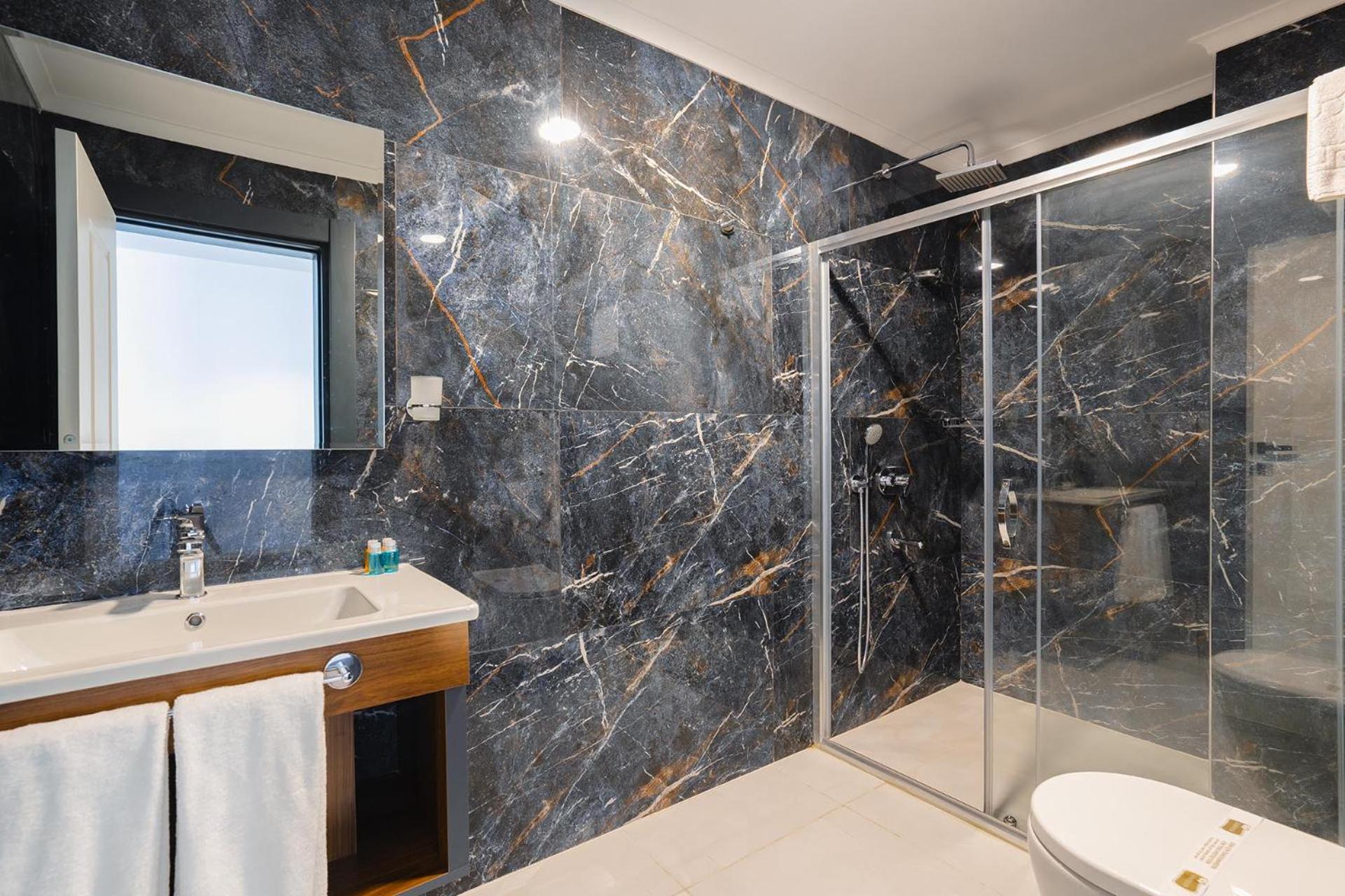 Suite with Sea View - Photo 7