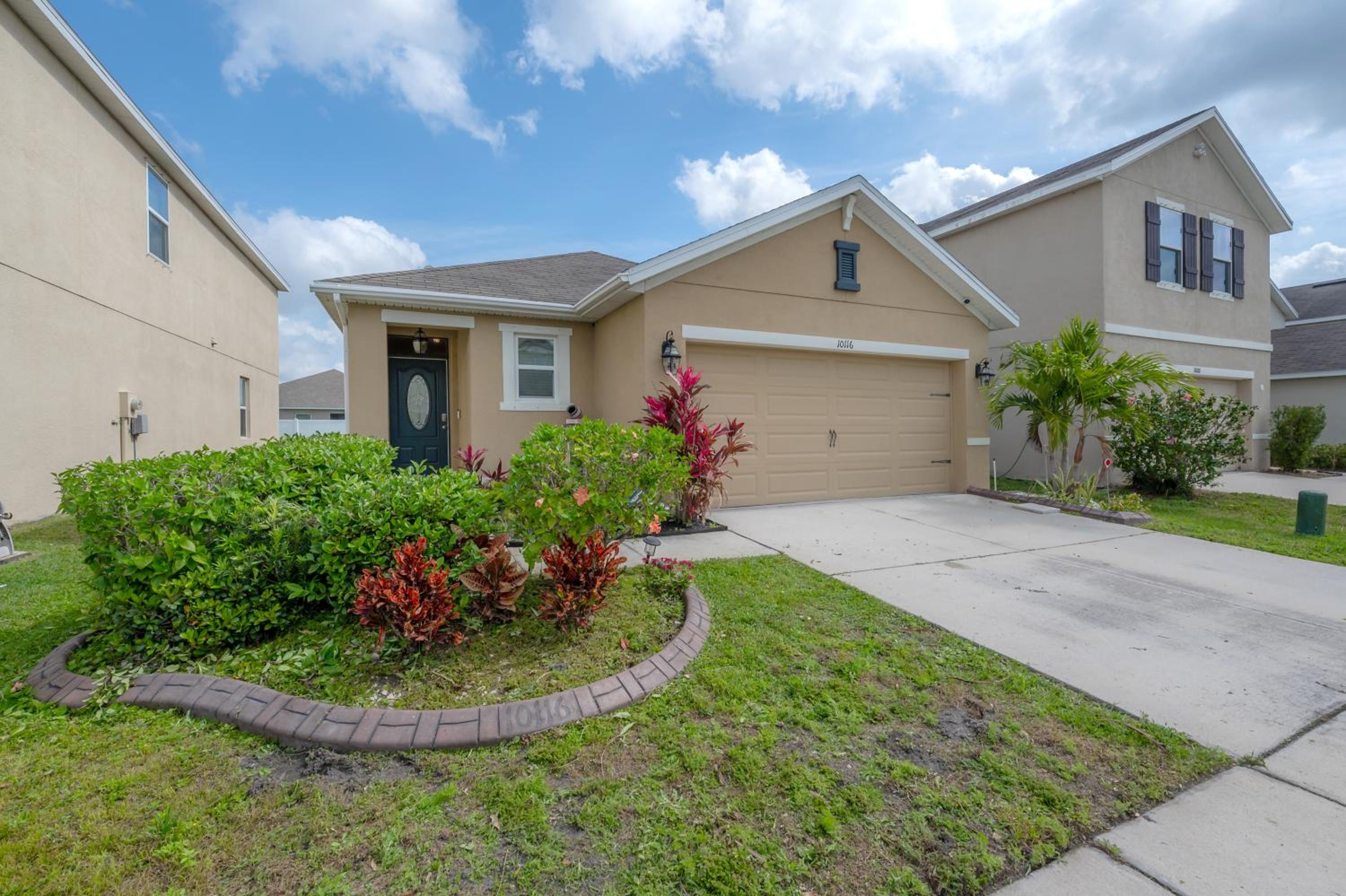 Three-Bedroom House photo 2