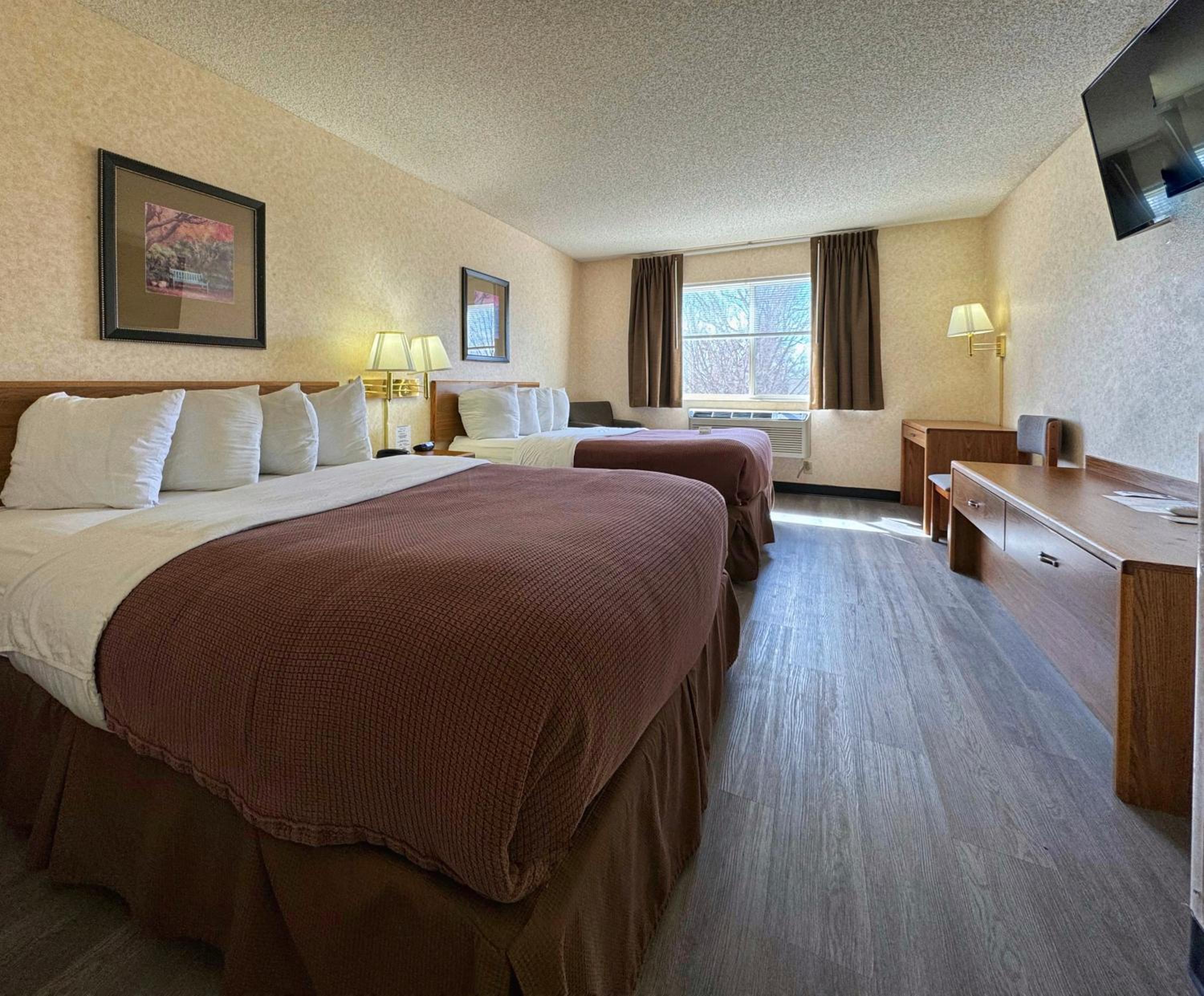 Queen Room with Two Queen Beds - Photo 1