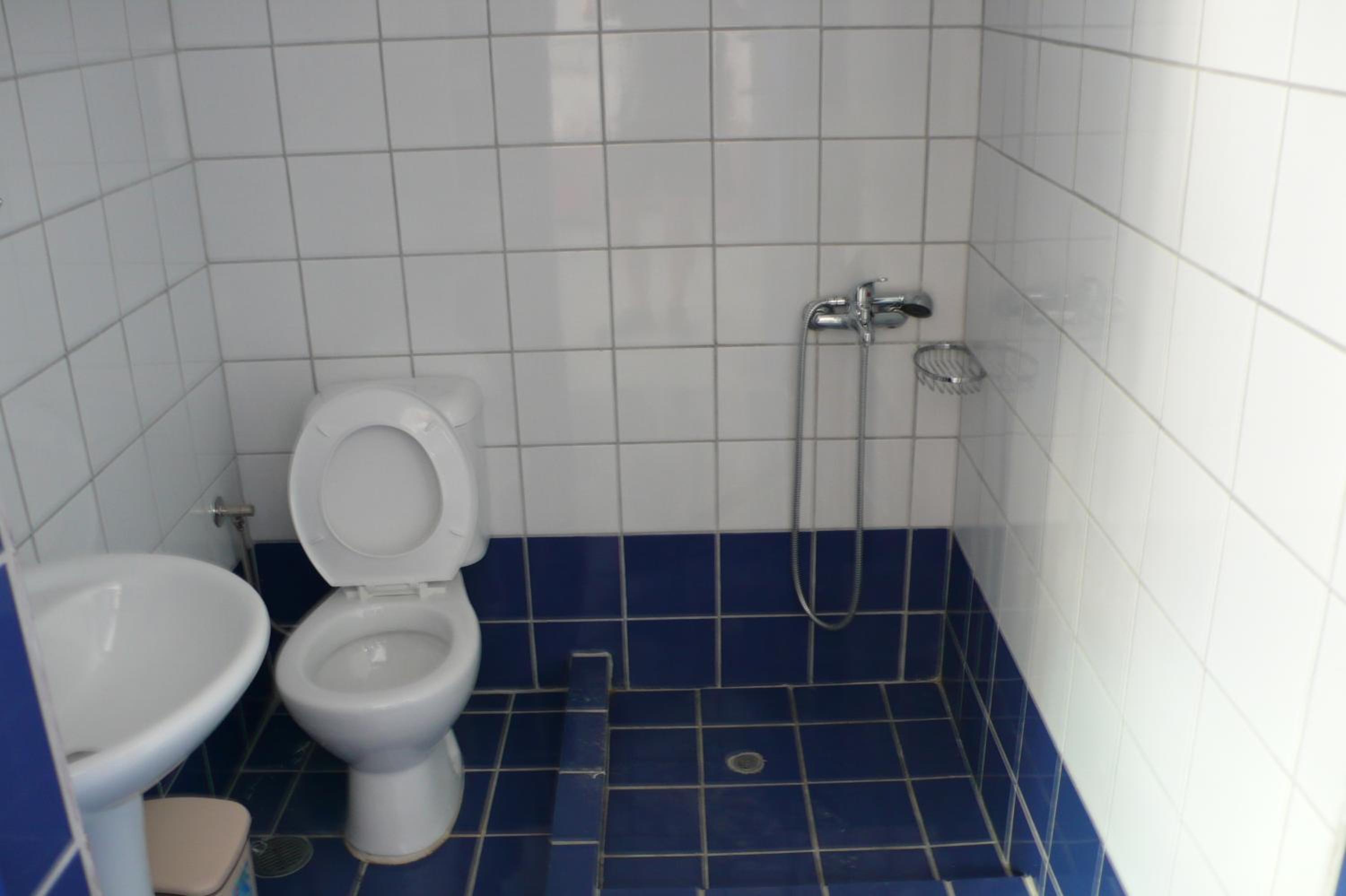 One-Bedroom Apartment - Photo 12