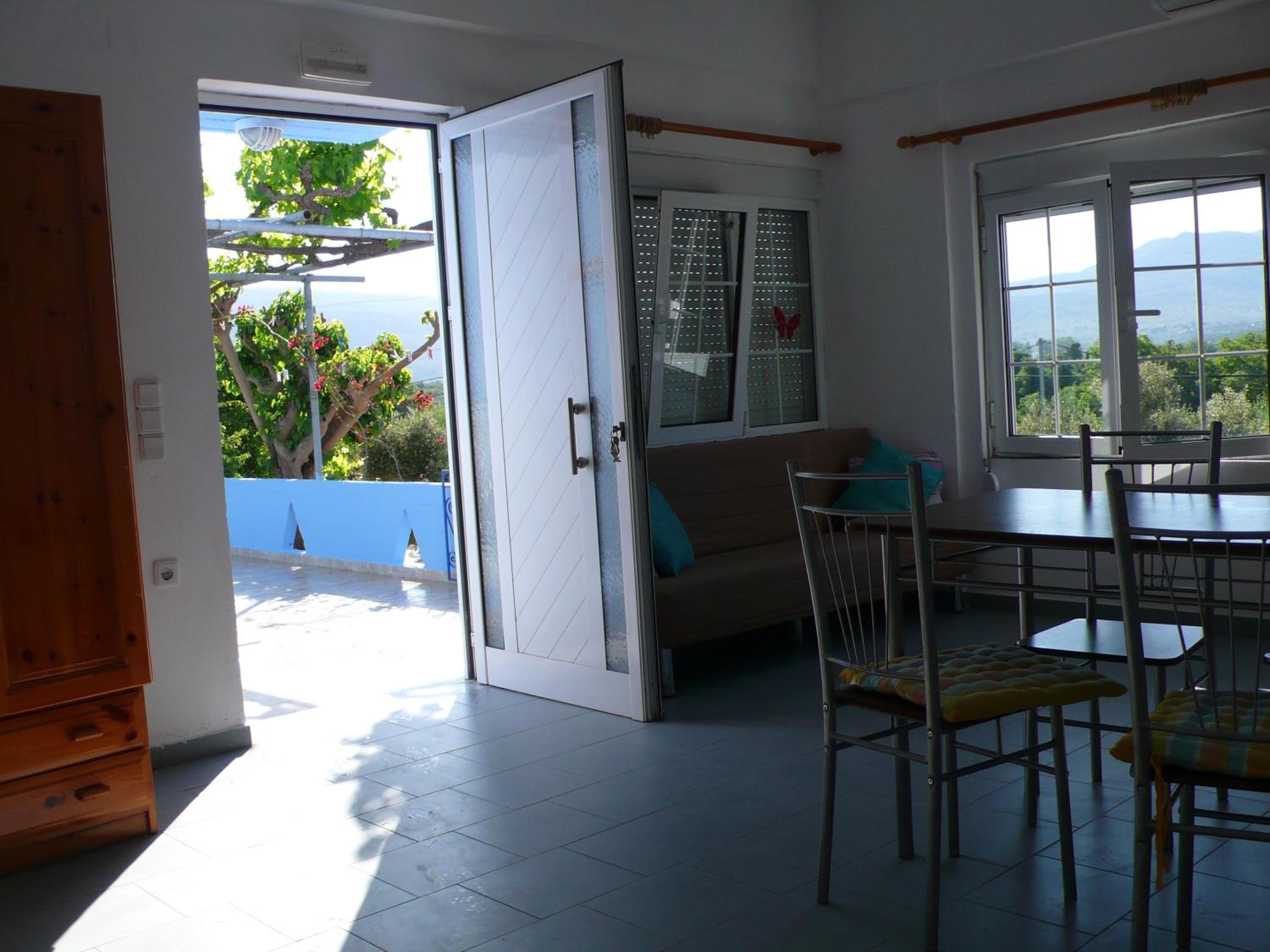One-Bedroom Apartment - Photo 4