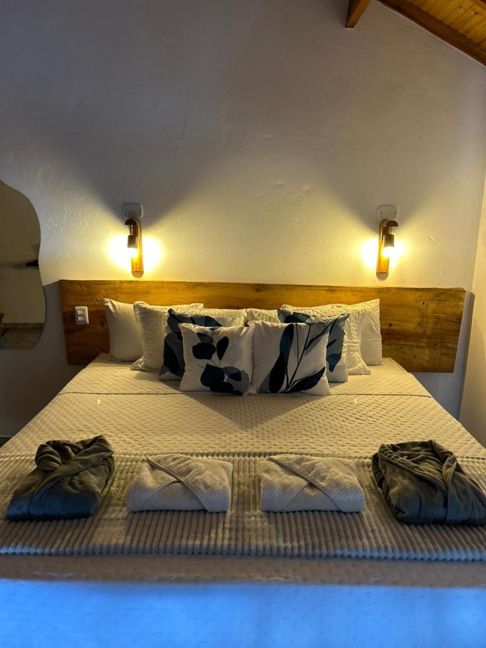 Deluxe King Room - Photo 3