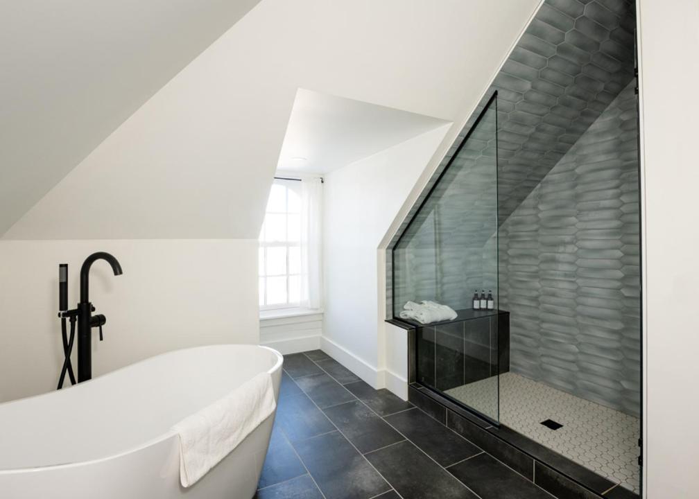 Deluxe King Room photo 2