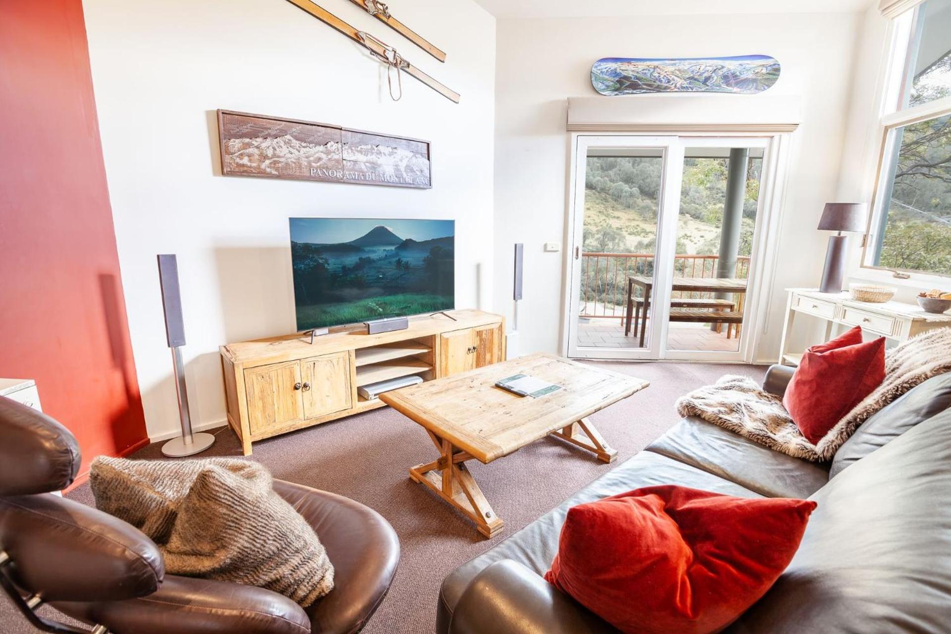 Apartment with Mountain View photo 1