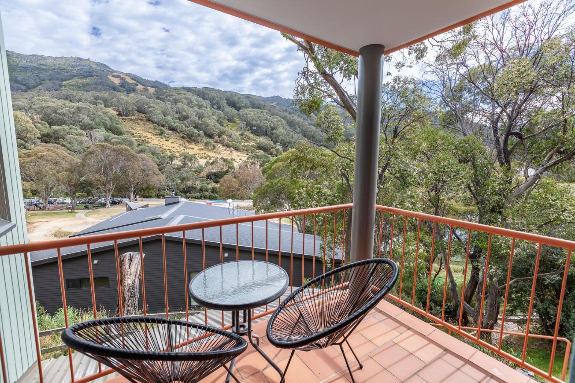 Apartment with Mountain View photo 2