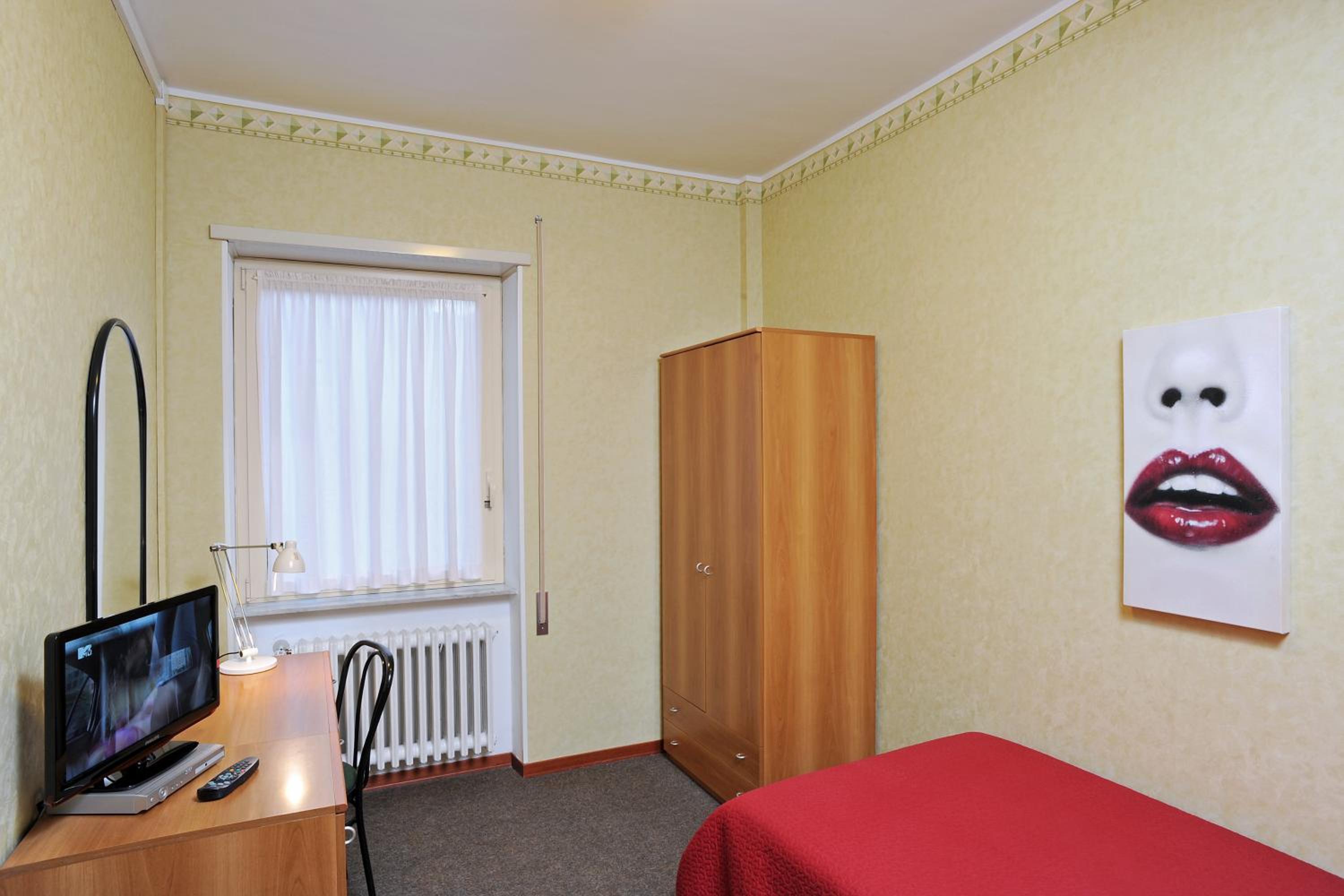 Single Room photo 3