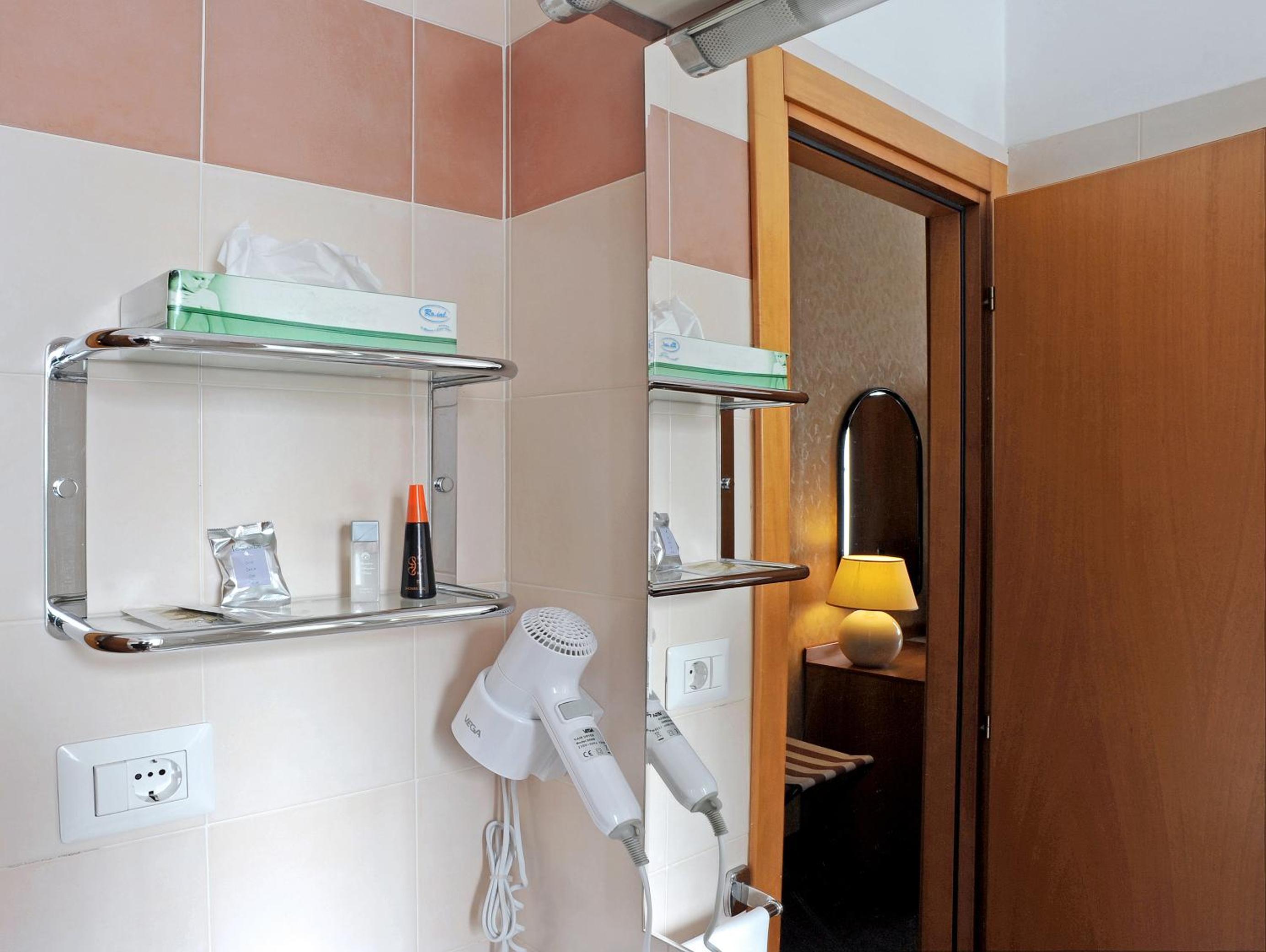 Double or Twin Room - Photo 2