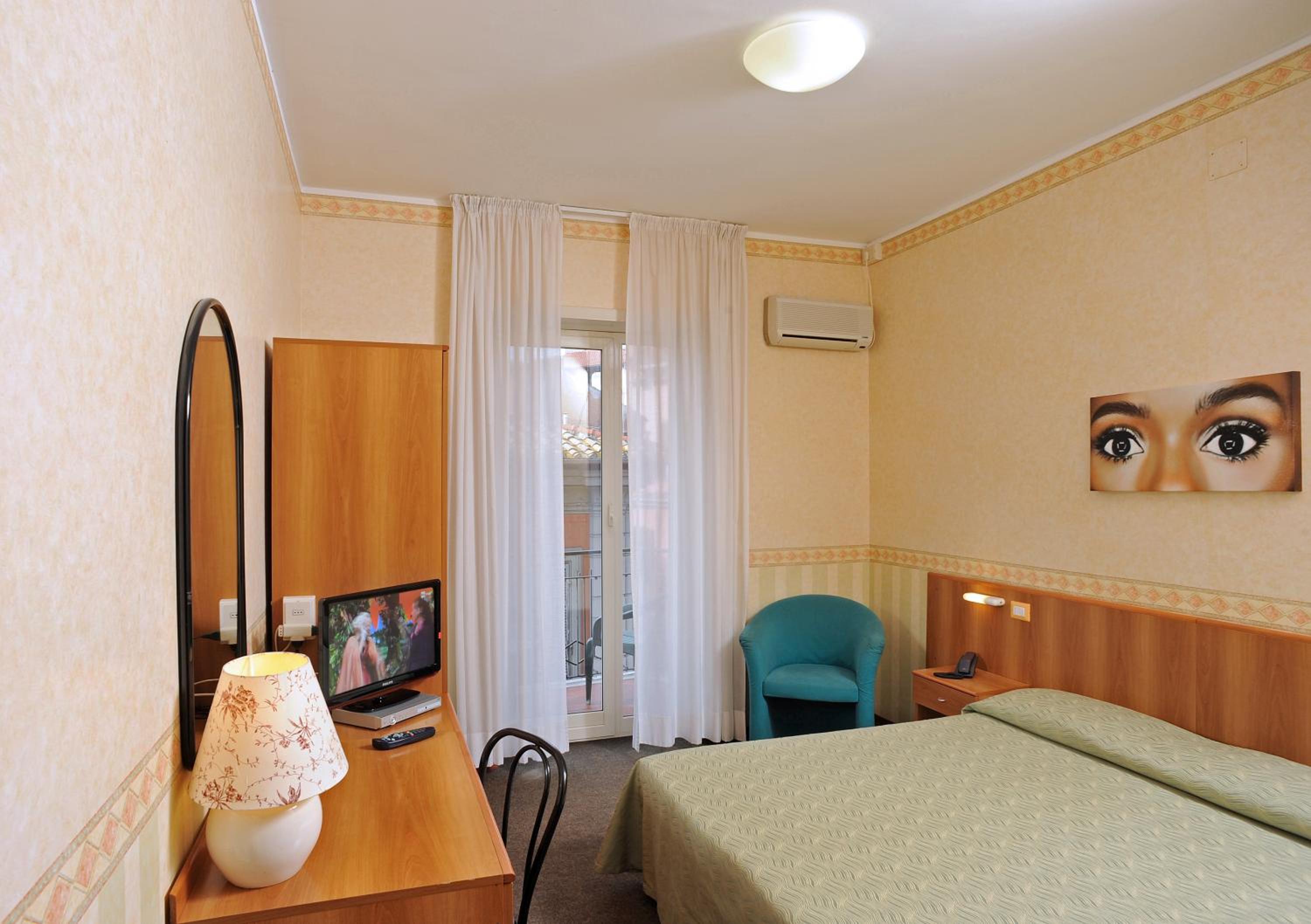 Double or Twin Room - Photo 5