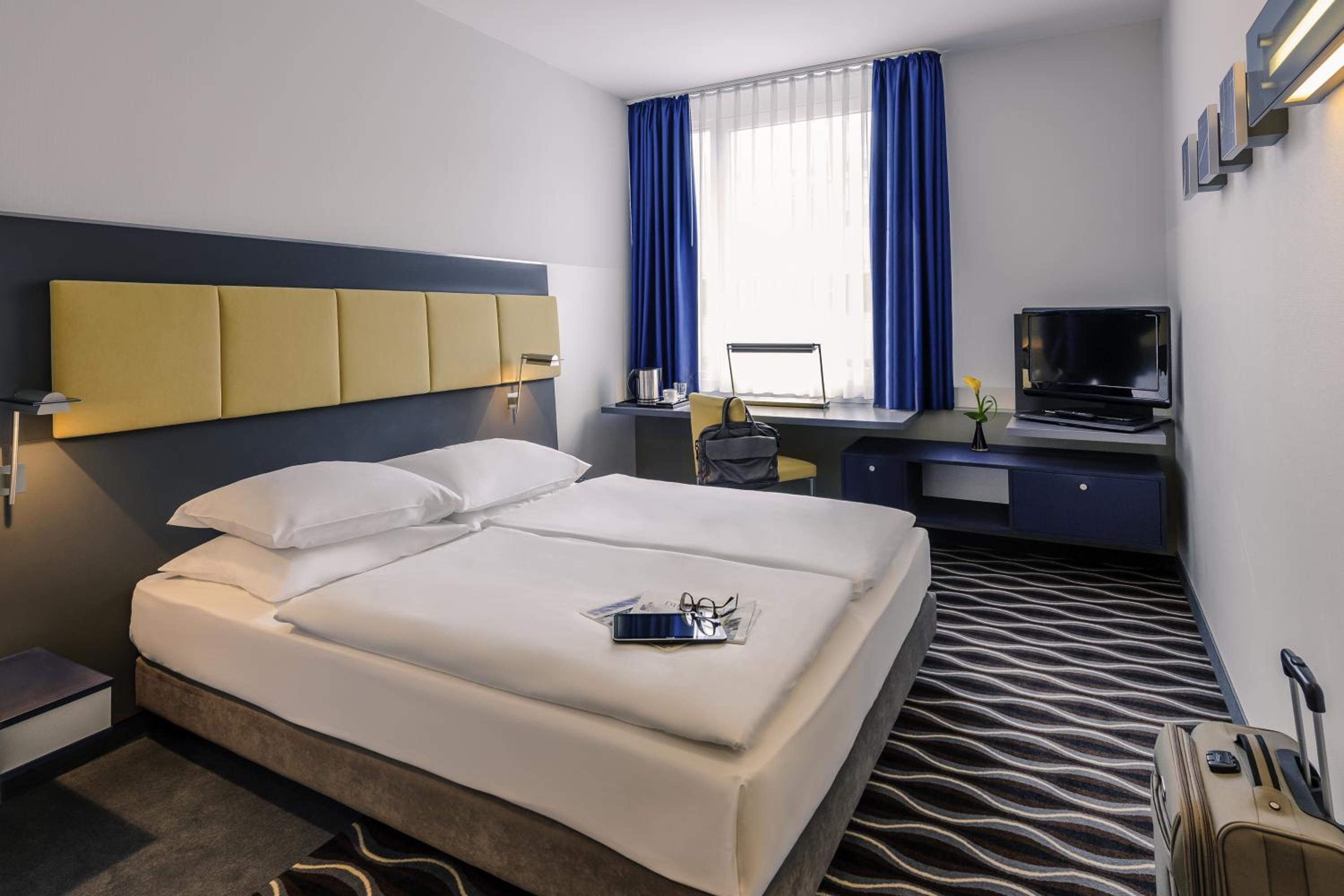 Standard Twin Room - Photo 1