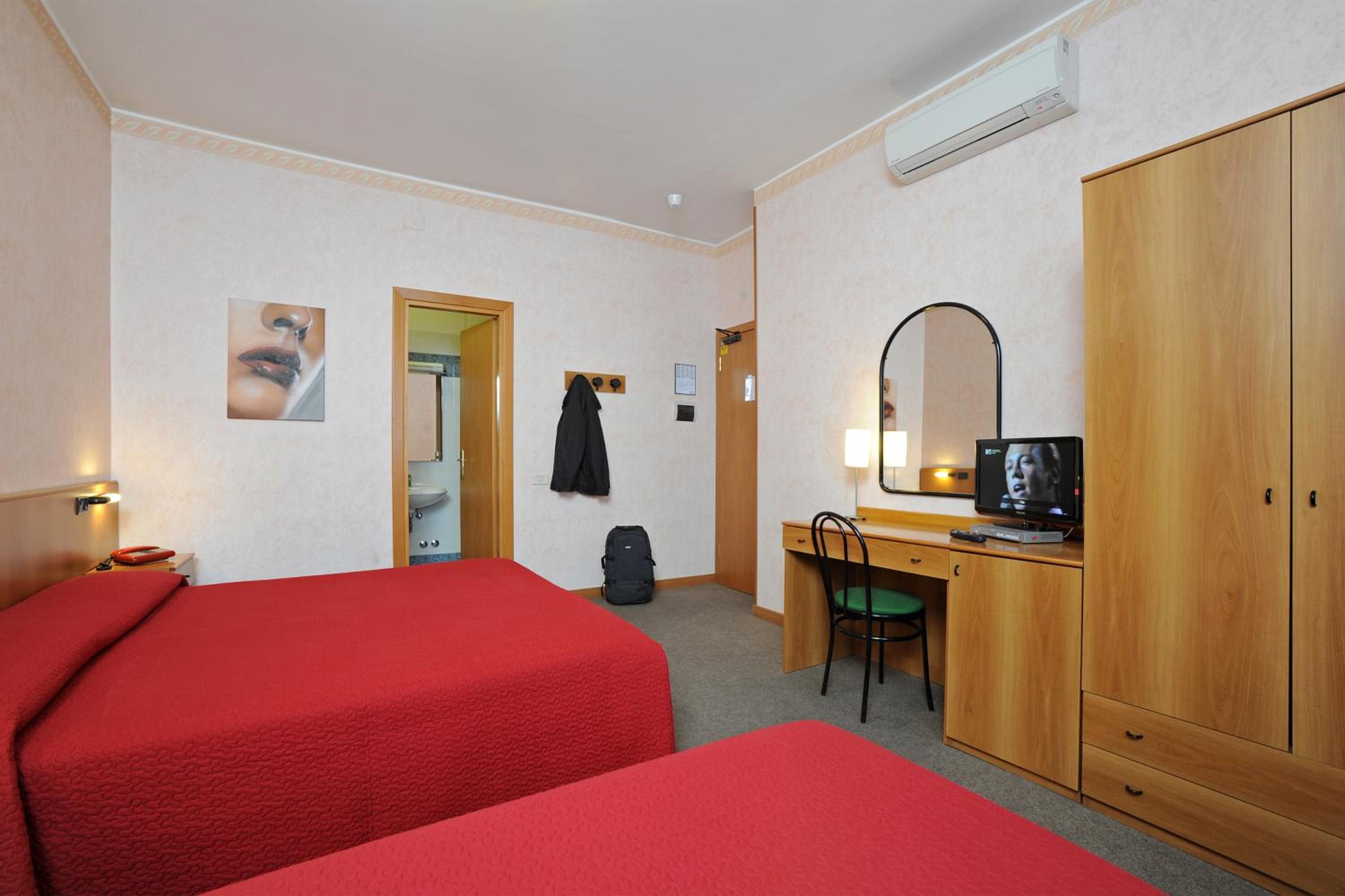 Triple Room - Photo 1