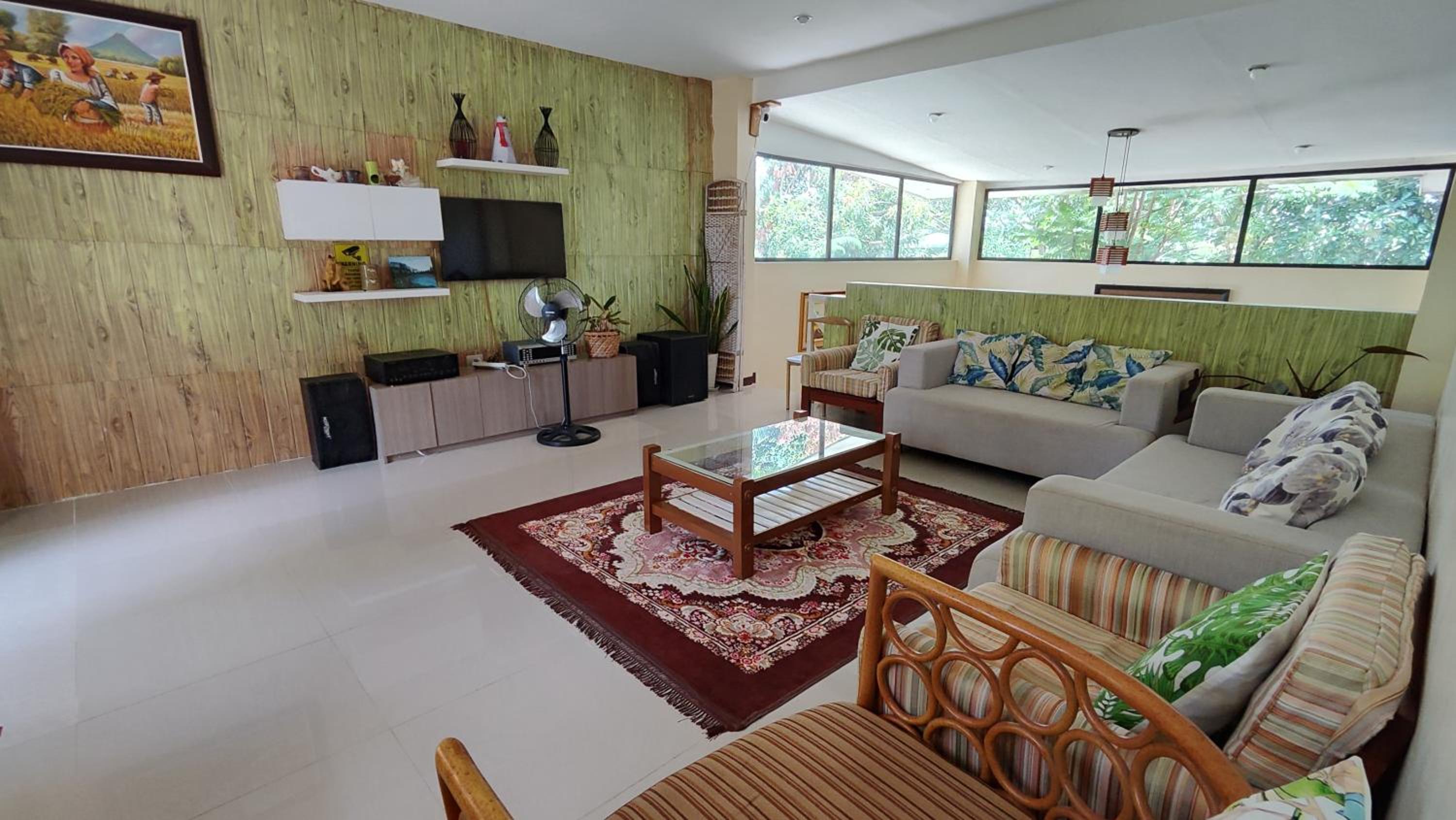 Family Room - Photo 5