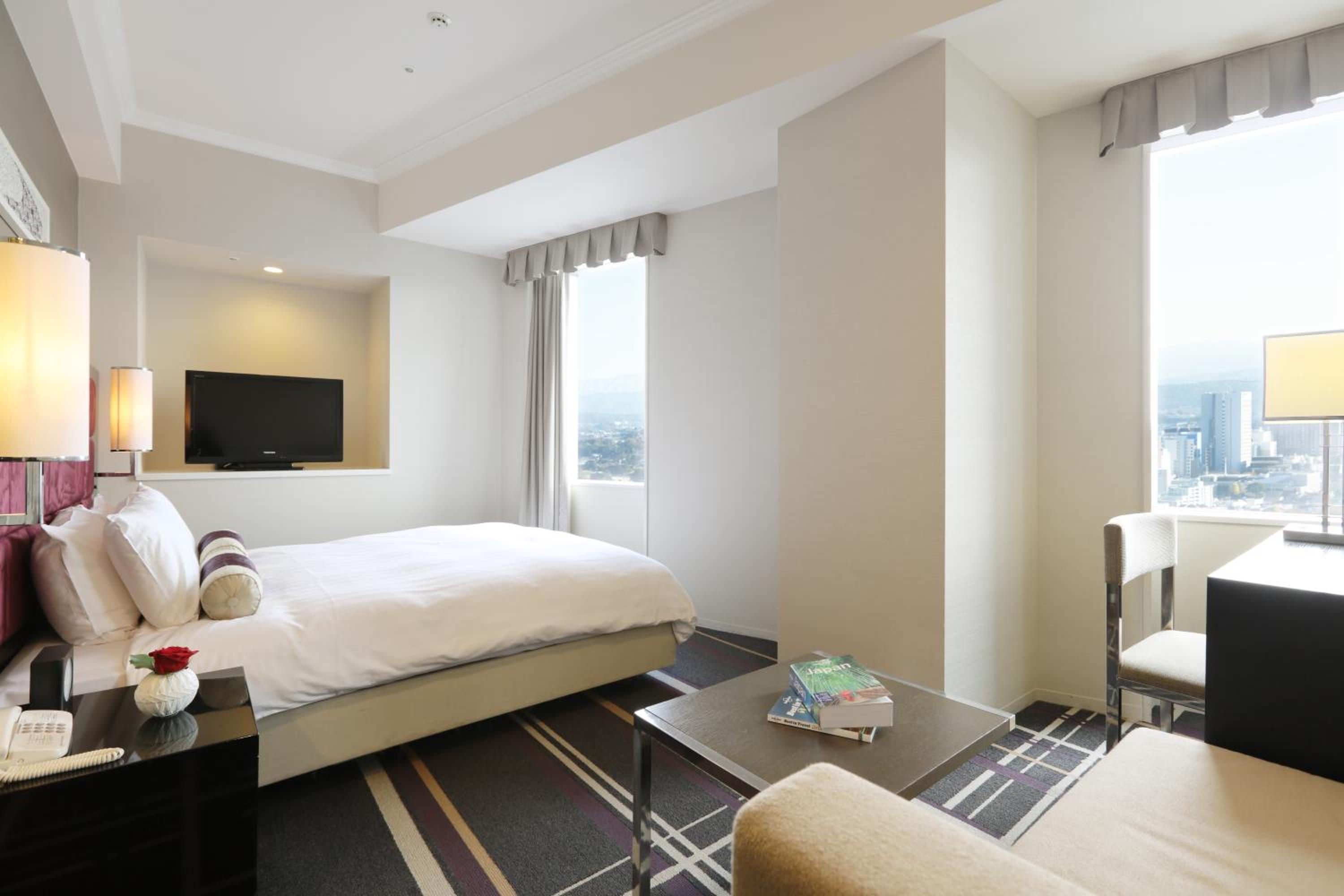 Stylish Queen Room - Non-Smoking