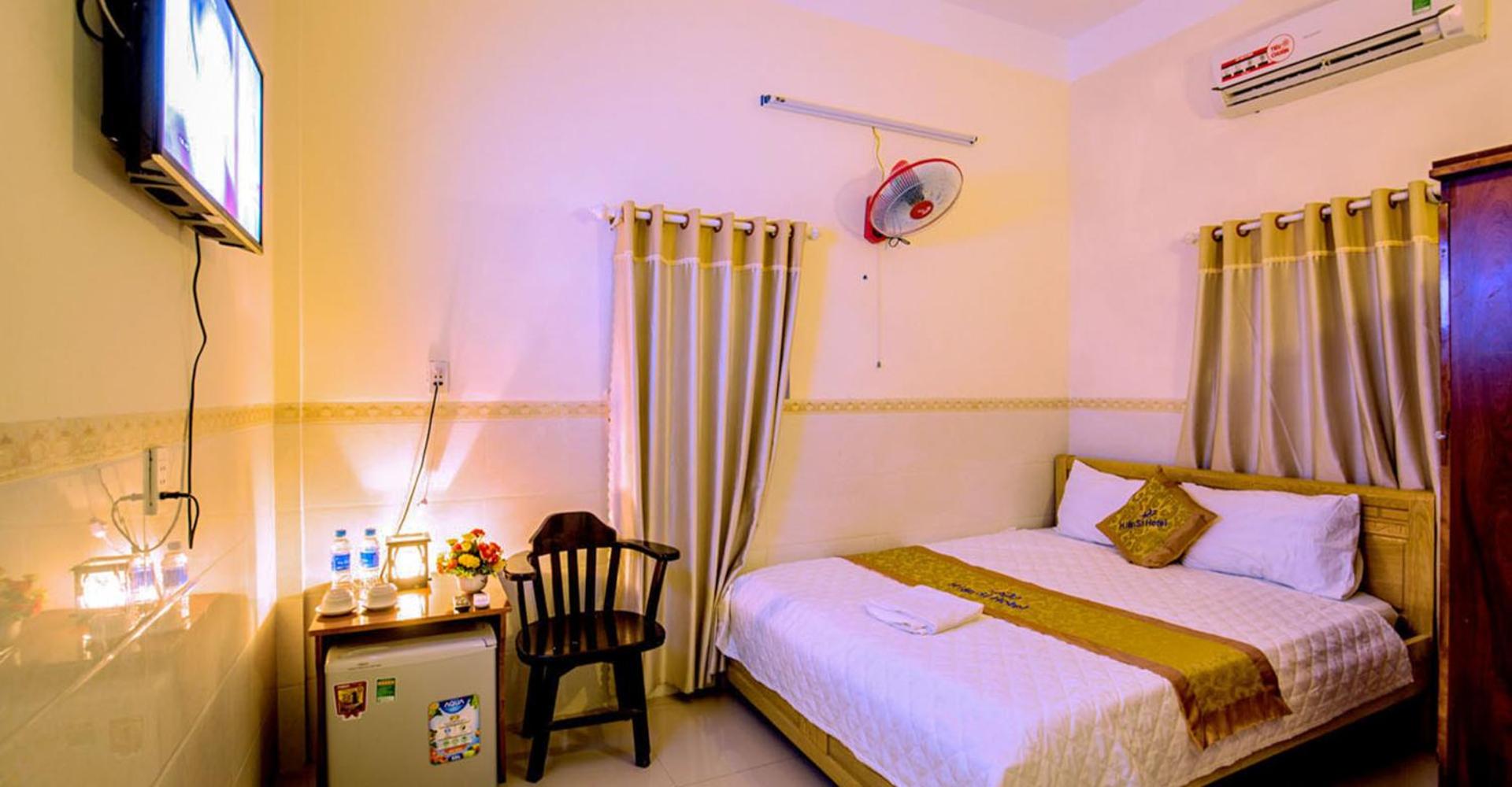 Standard Queen Room