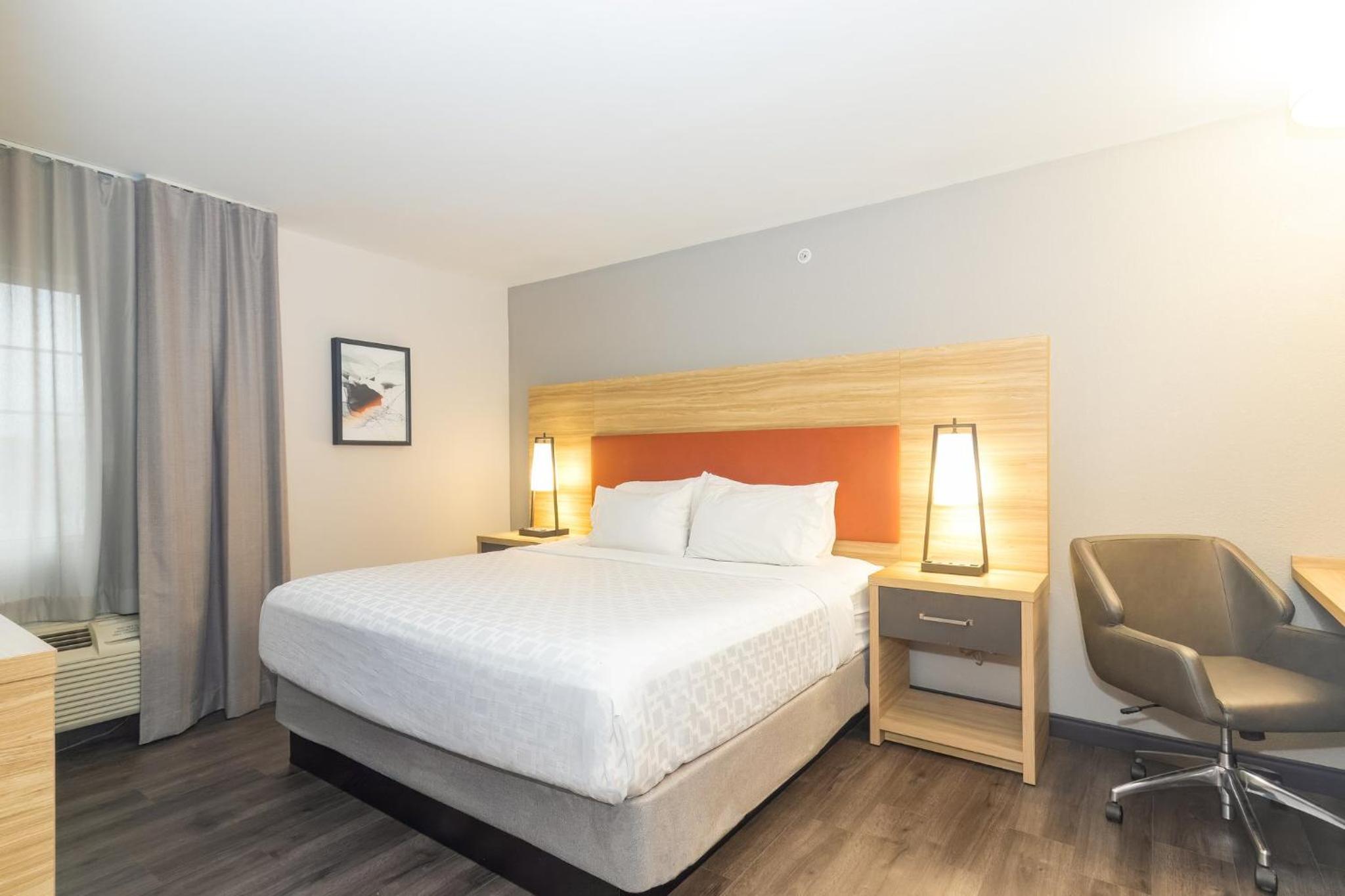 One-Bedroom King Suite with Sofa Bed - Photo 5