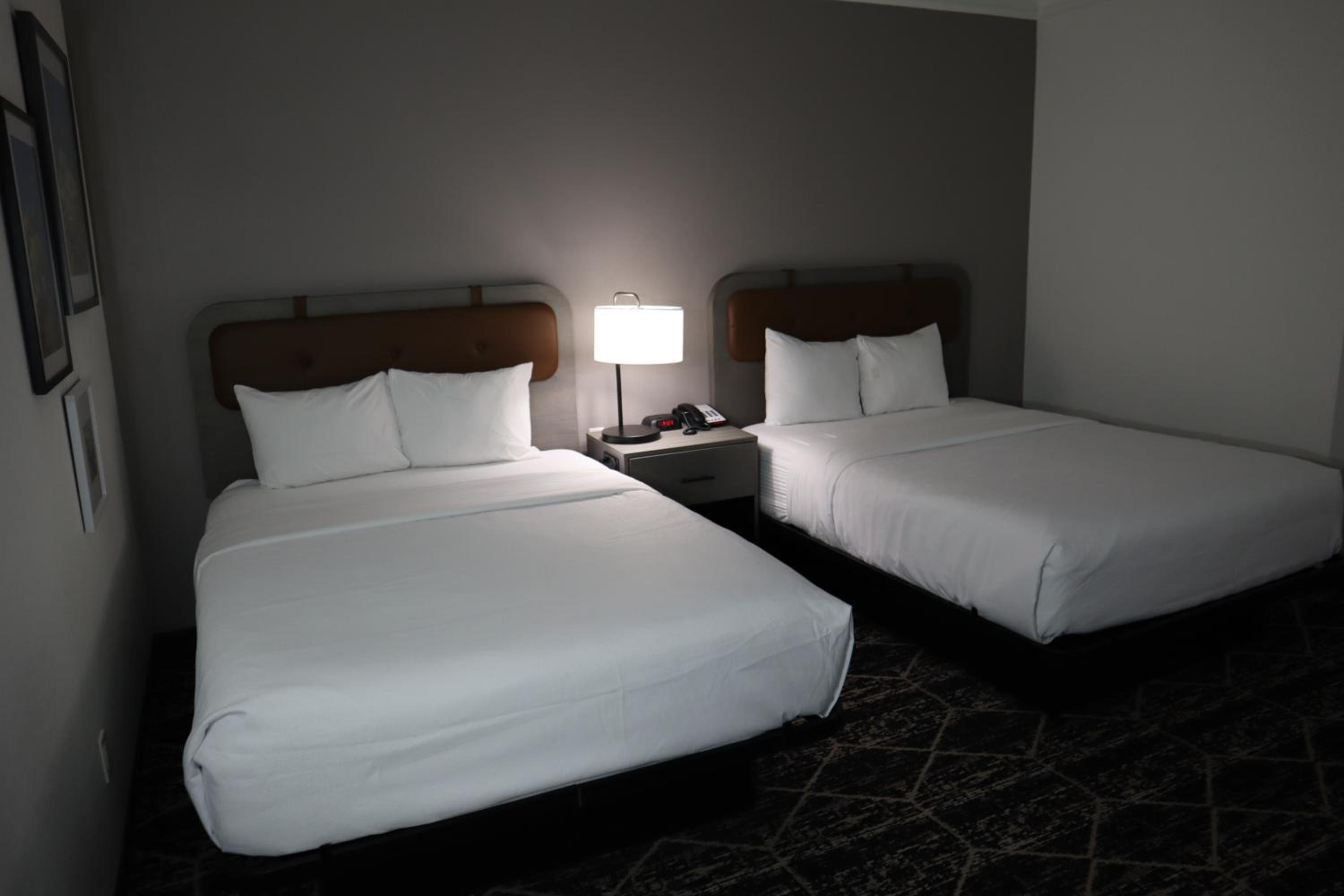 Double Room with Two Double Beds - Non-Smoking - Photo 2