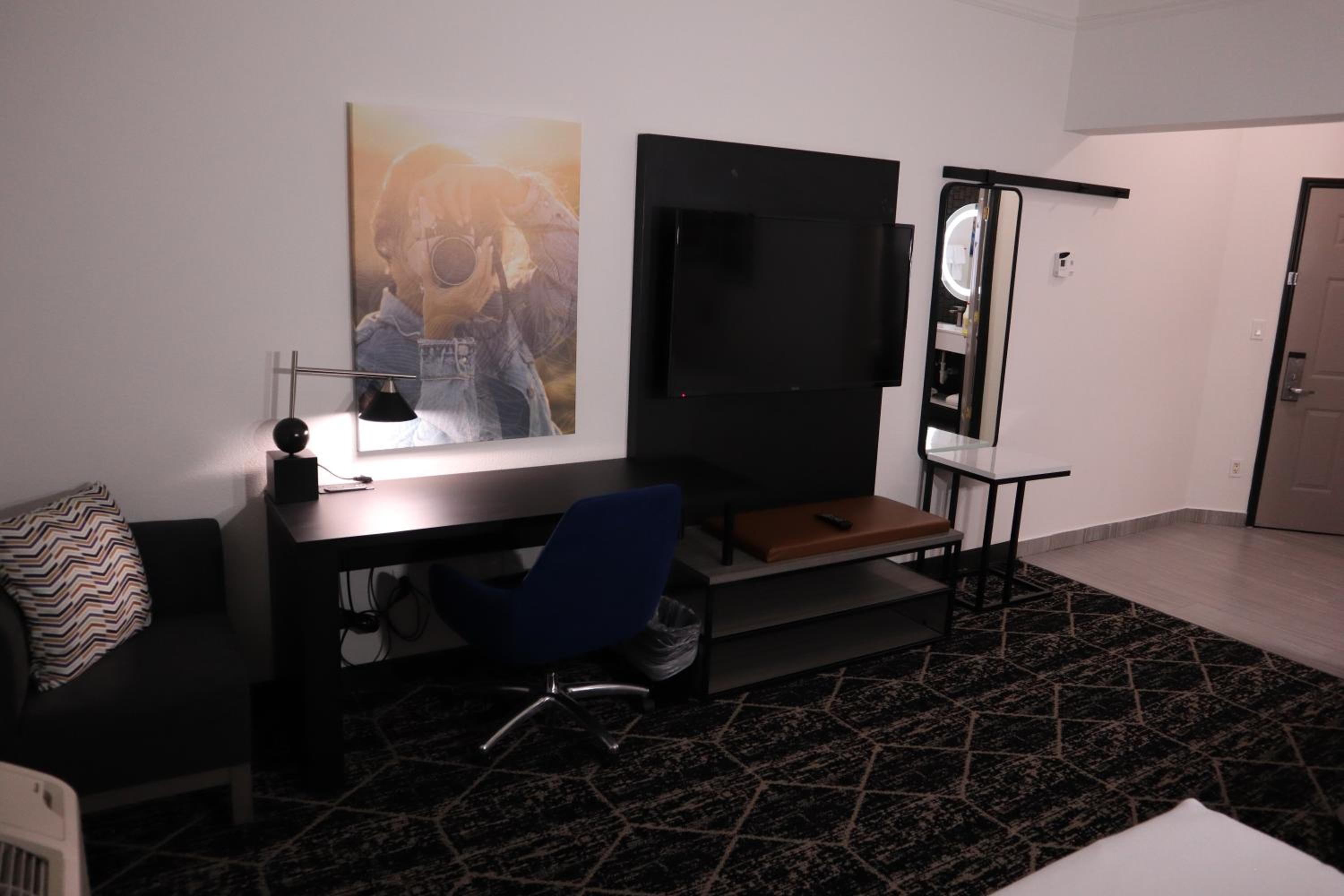 Double Room with Two Double Beds - Non-Smoking - Photo 6