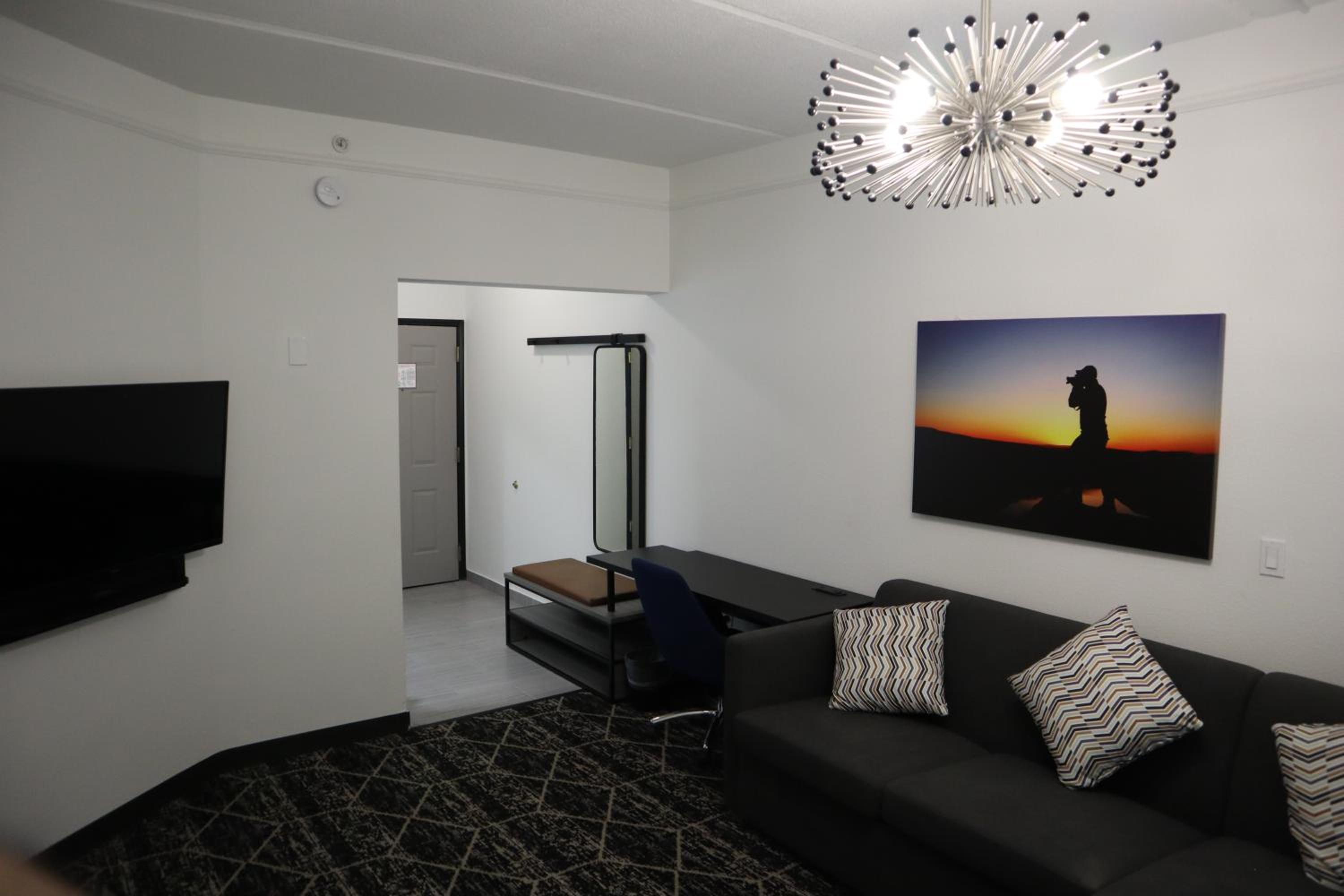 One-Bedroom King Suite - Non-Smoking - Photo 5