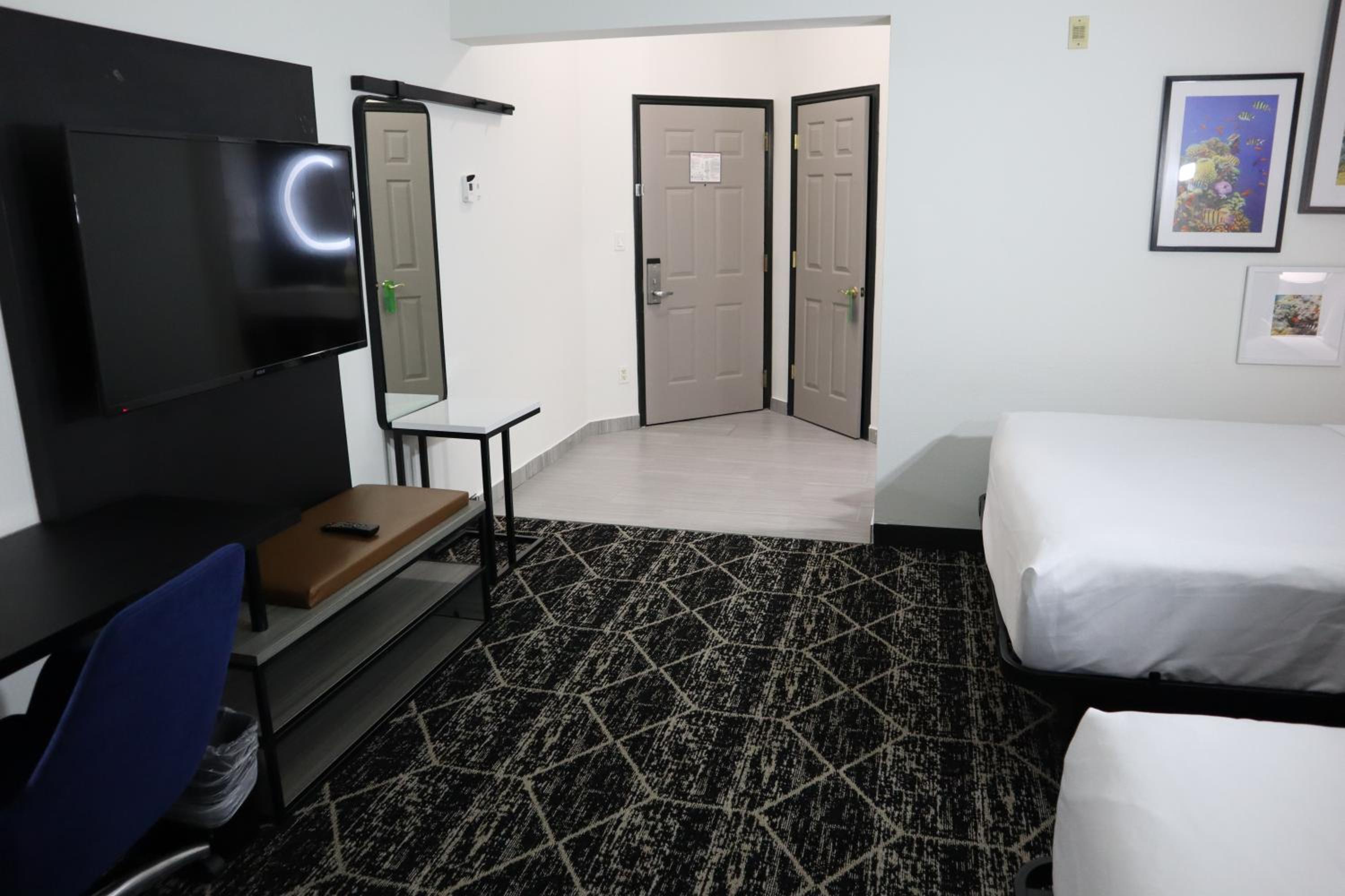 Double Room with Two Double Beds - Non-Smoking - Photo 3
