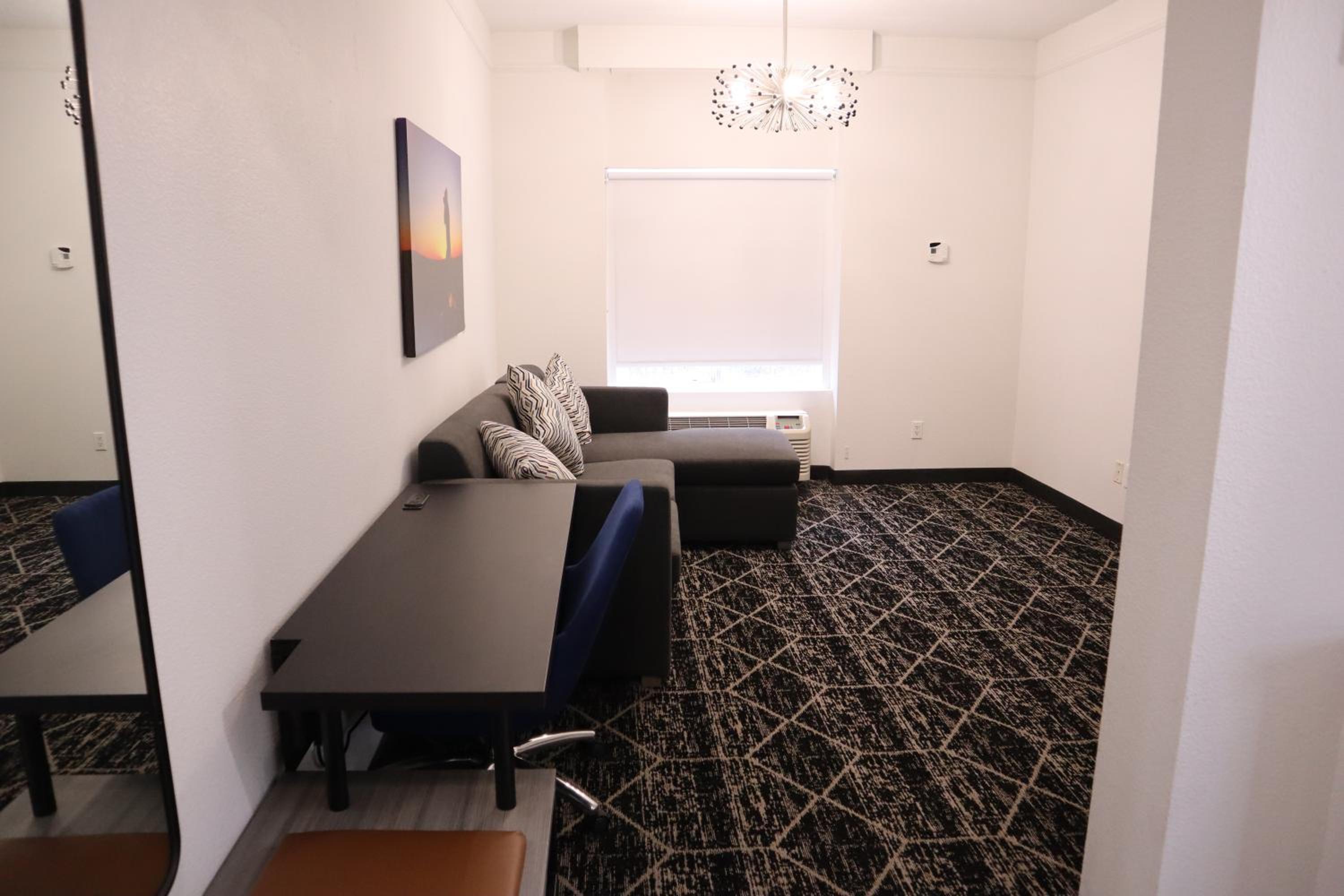 One-Bedroom King Suite - Non-Smoking - Photo 3