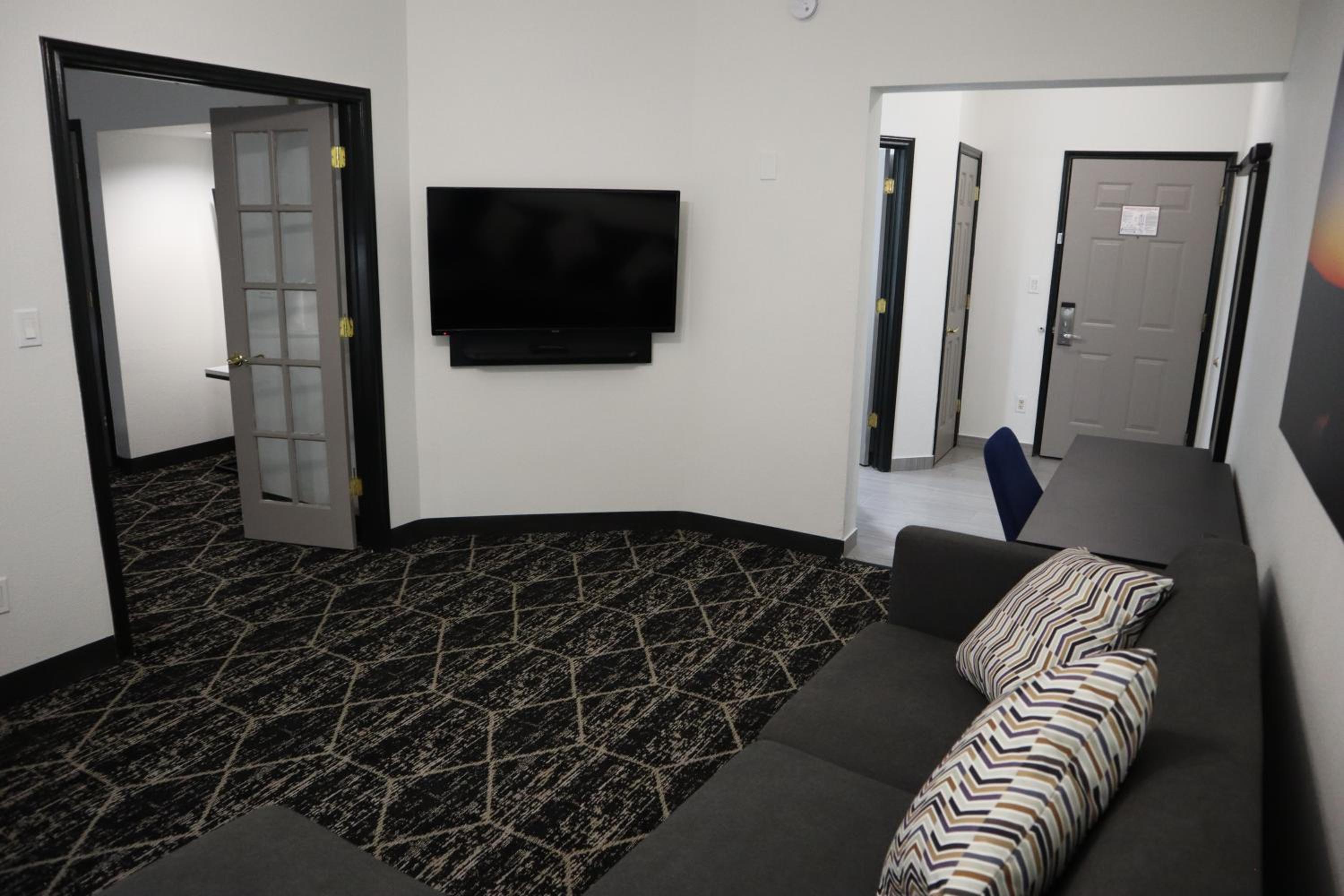 One-Bedroom King Suite - Non-Smoking - Photo 2